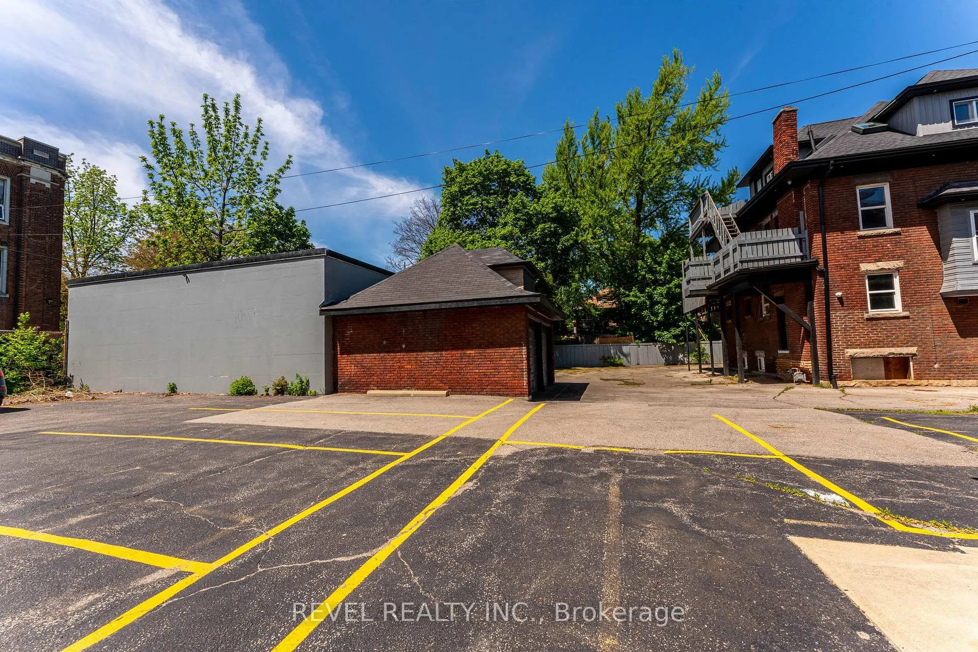 Photo 47 of 822 Main Street E, Hamilton, Blakeley — HOMEH