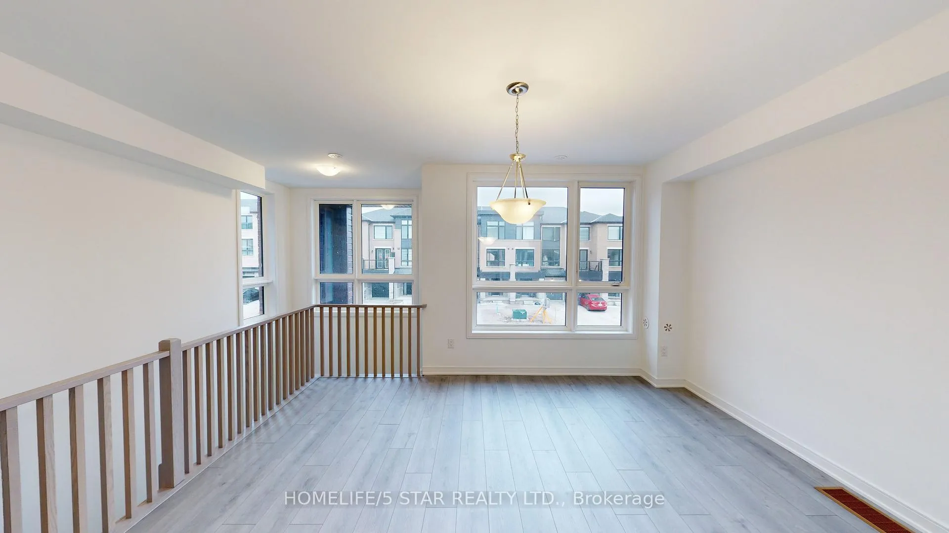 Photo 2 of 126 Blue Forest Crescent, Barrie, Innis-Shore — HOMEH