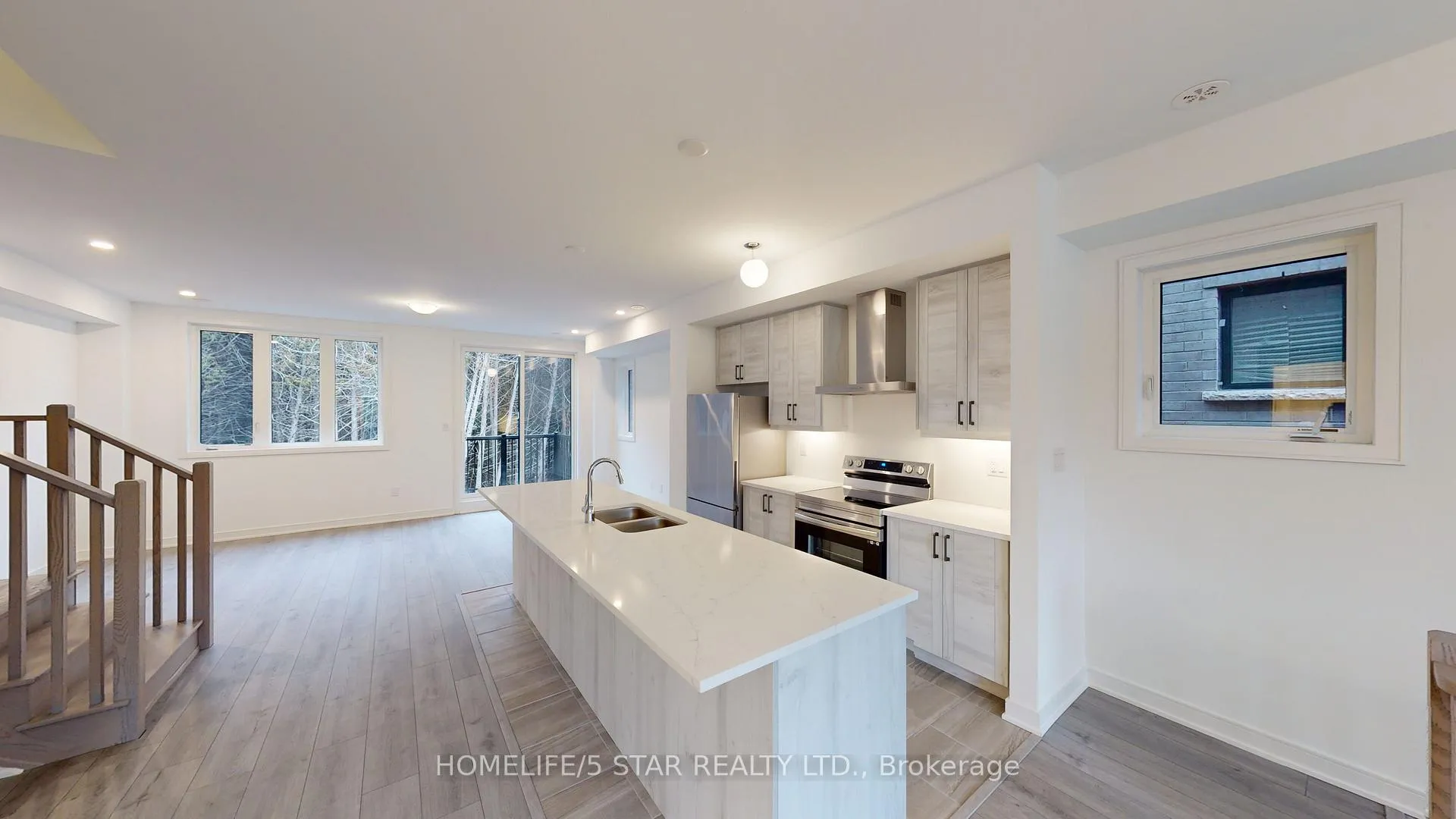 Photo 5 of 126 Blue Forest Crescent, Barrie, Innis-Shore — HOMEH