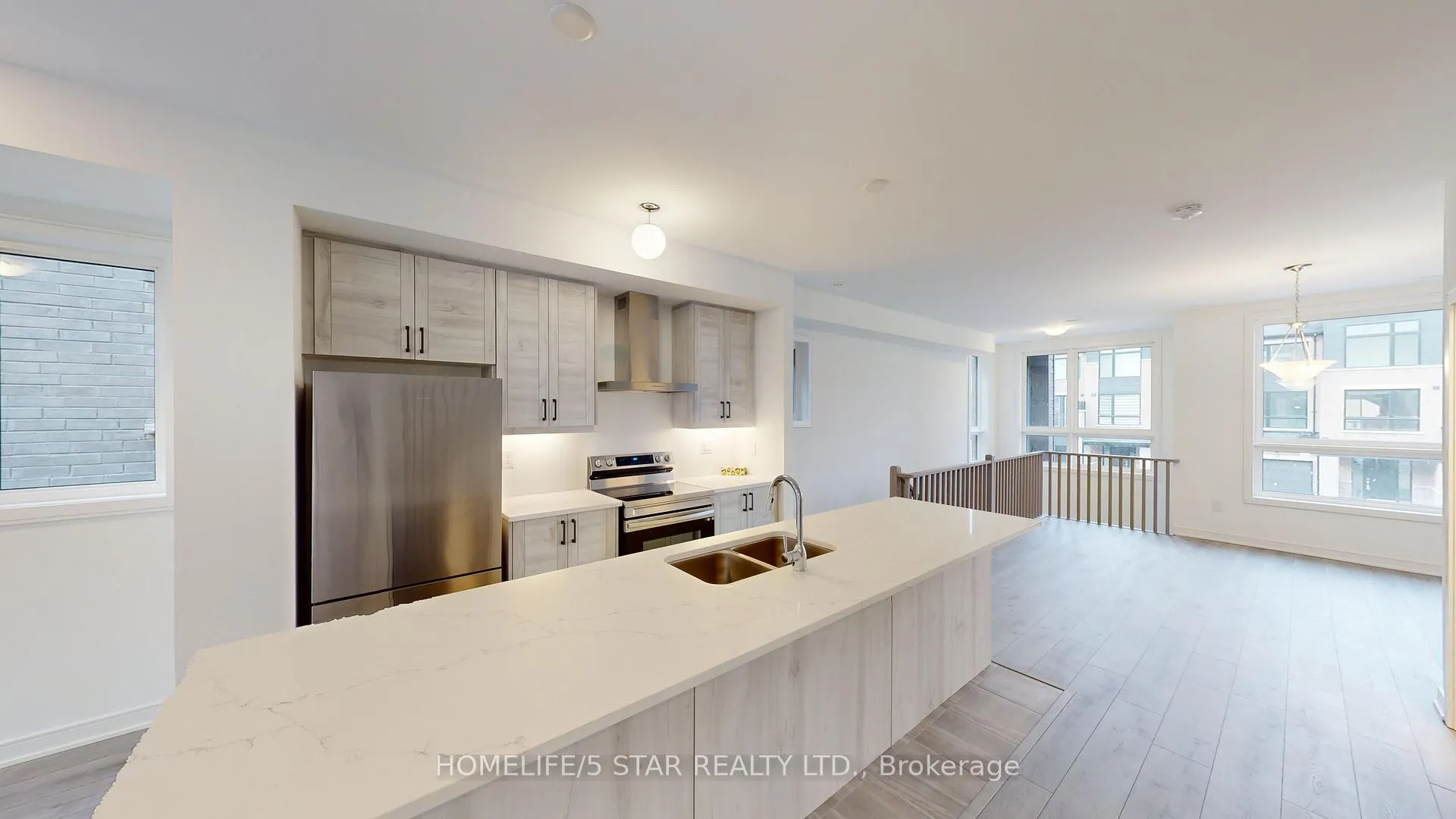Photo 7 of 126 Blue Forest Crescent, Barrie, Innis-Shore — HOMEH