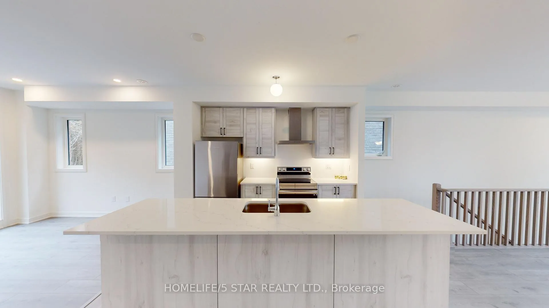 Photo 8 of 126 Blue Forest Crescent, Barrie, Innis-Shore — HOMEH
