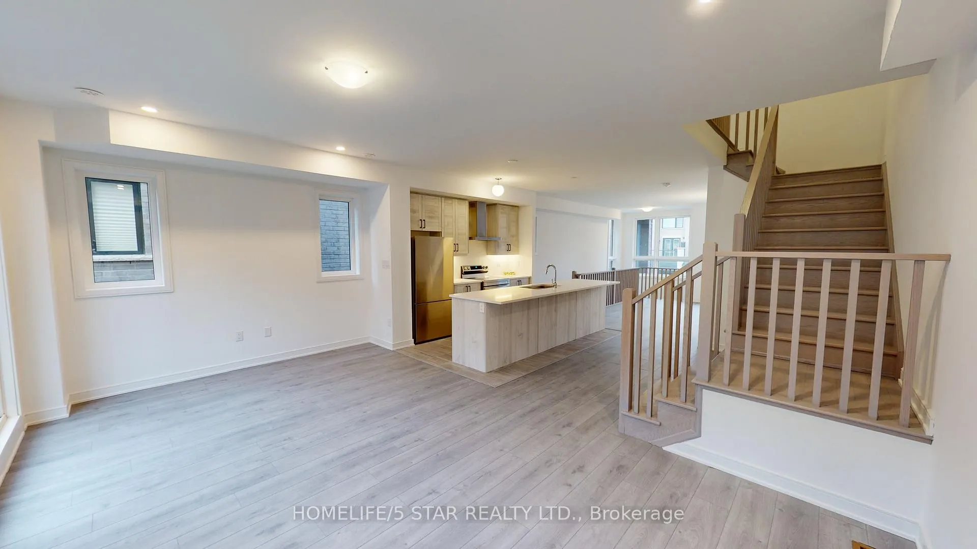 Photo 9 of 126 Blue Forest Crescent, Barrie, Innis-Shore — HOMEH
