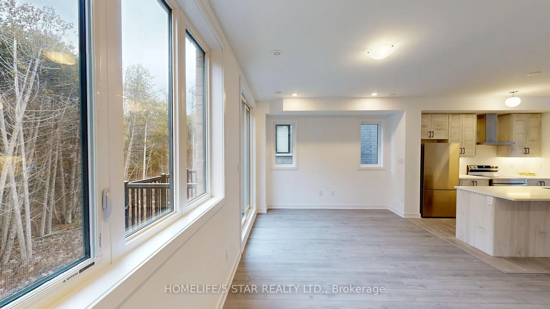 Photo 10 of 126 Blue Forest Crescent, Barrie, Innis-Shore — HOMEH