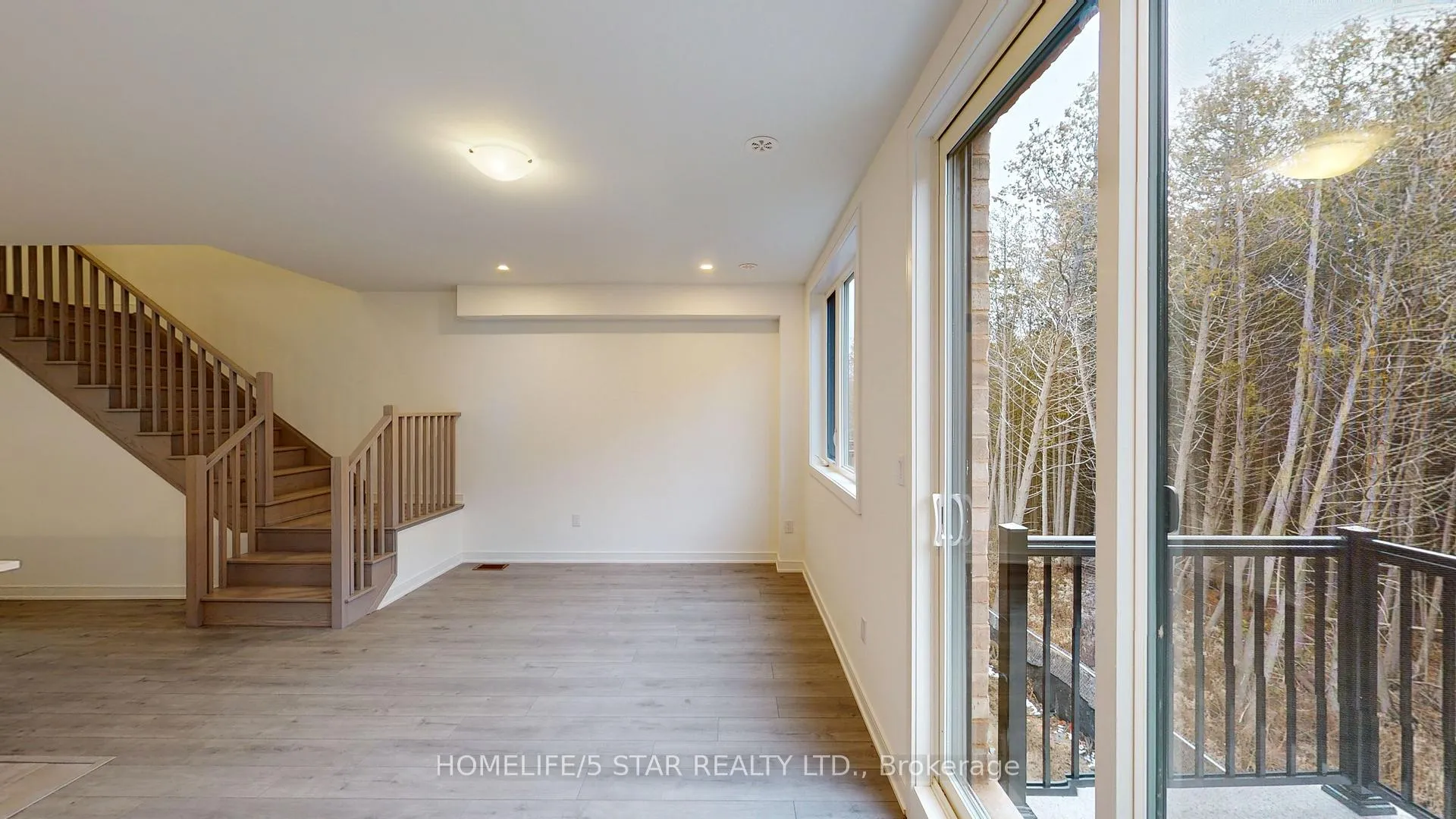 Photo 11 of 126 Blue Forest Crescent, Barrie, Innis-Shore — HOMEH