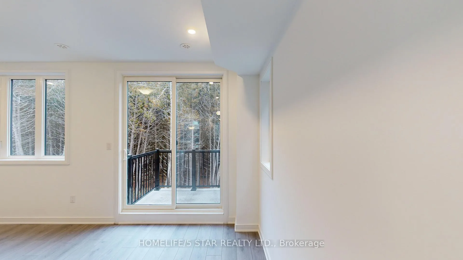 Photo 13 of 126 Blue Forest Crescent, Barrie, Innis-Shore — HOMEH