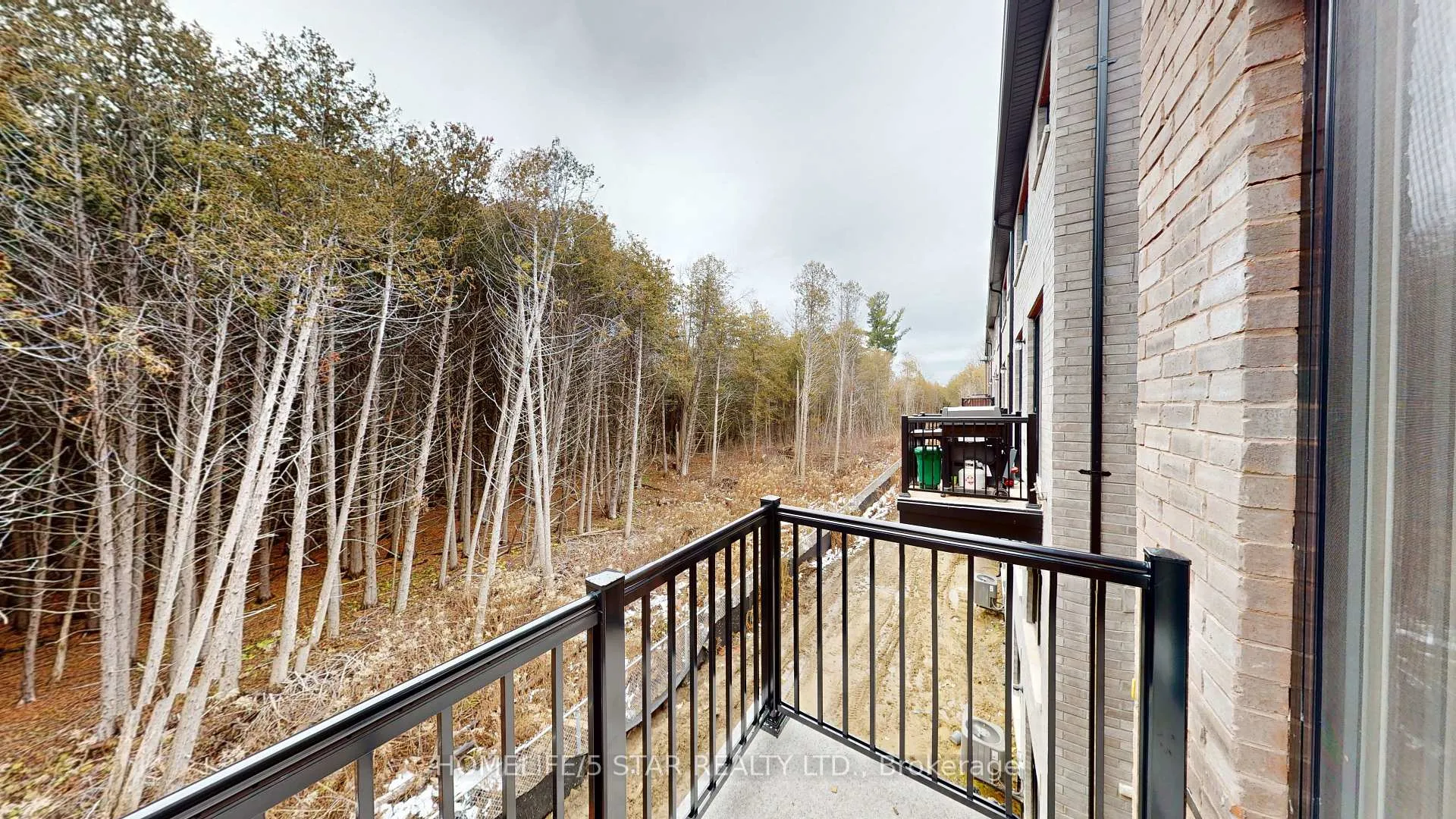 Photo 14 of 126 Blue Forest Crescent, Barrie, Innis-Shore — HOMEH