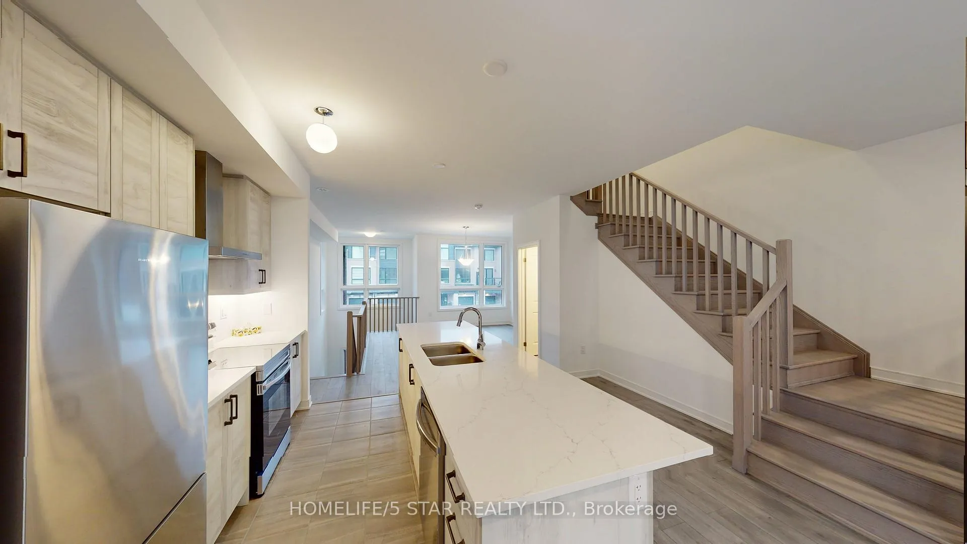 Photo 16 of 126 Blue Forest Crescent, Barrie, Innis-Shore — HOMEH