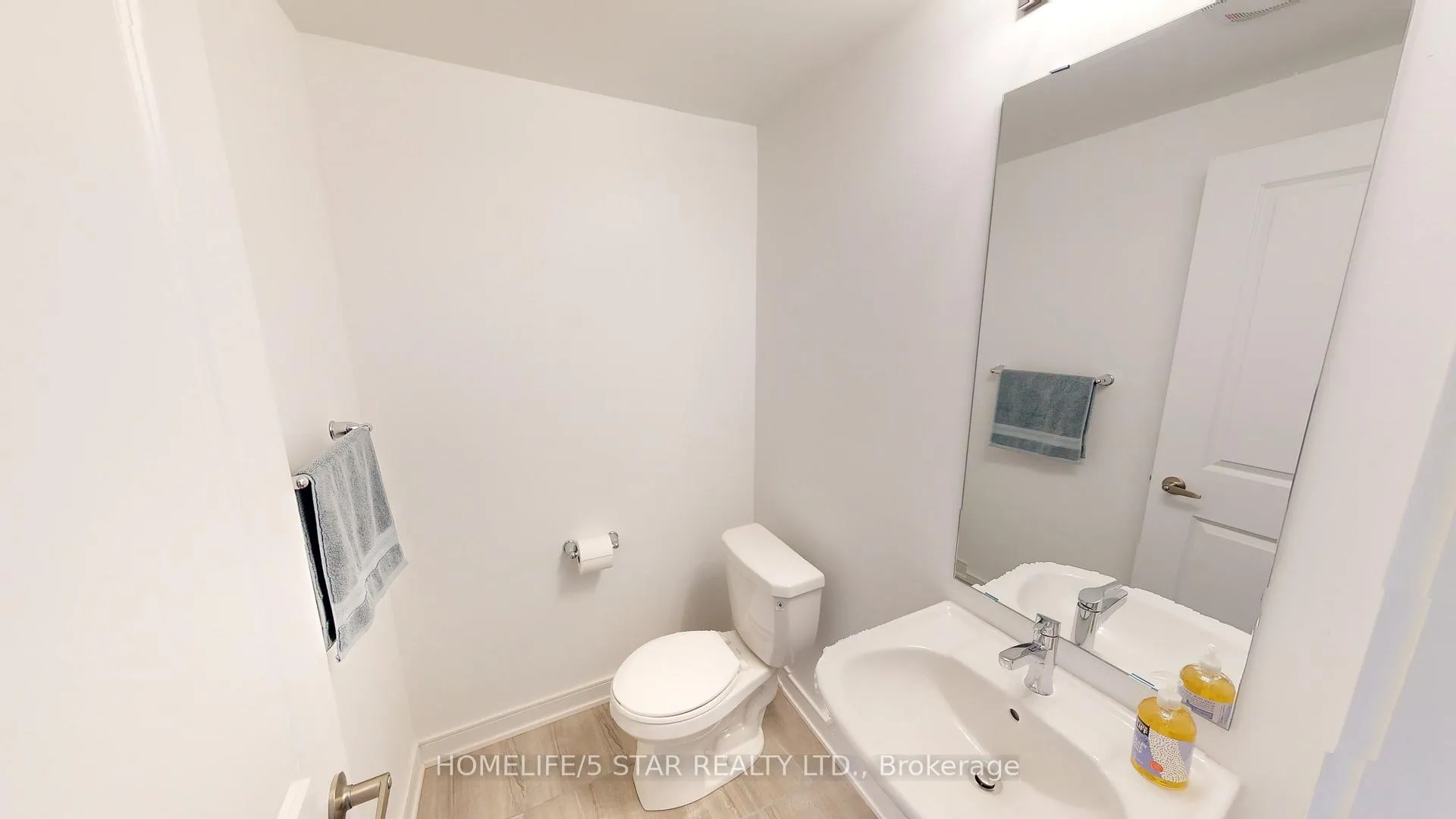 Photo 17 of 126 Blue Forest Crescent, Barrie, Innis-Shore — HOMEH