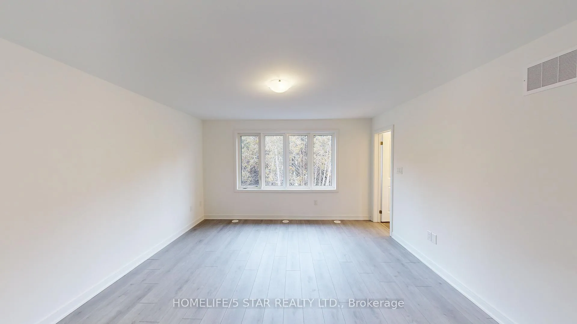 Photo 20 of 126 Blue Forest Crescent, Barrie, Innis-Shore — HOMEH