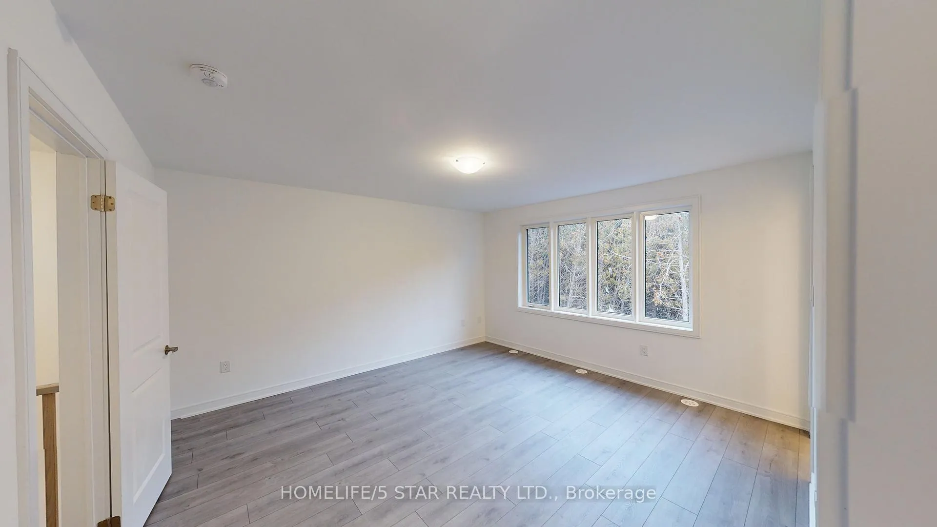 Photo 21 of 126 Blue Forest Crescent, Barrie, Innis-Shore — HOMEH