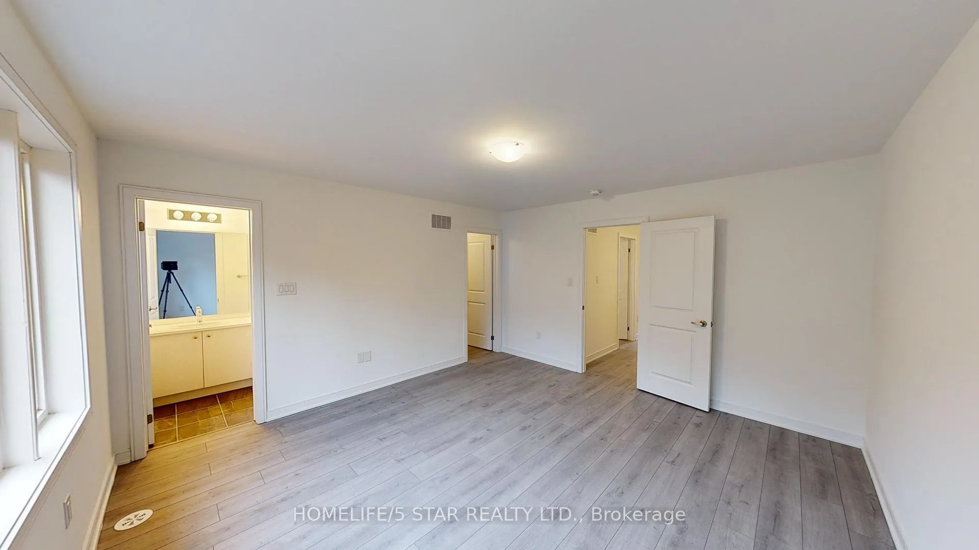 Photo 23 of 126 Blue Forest Crescent, Barrie, Innis-Shore — HOMEH