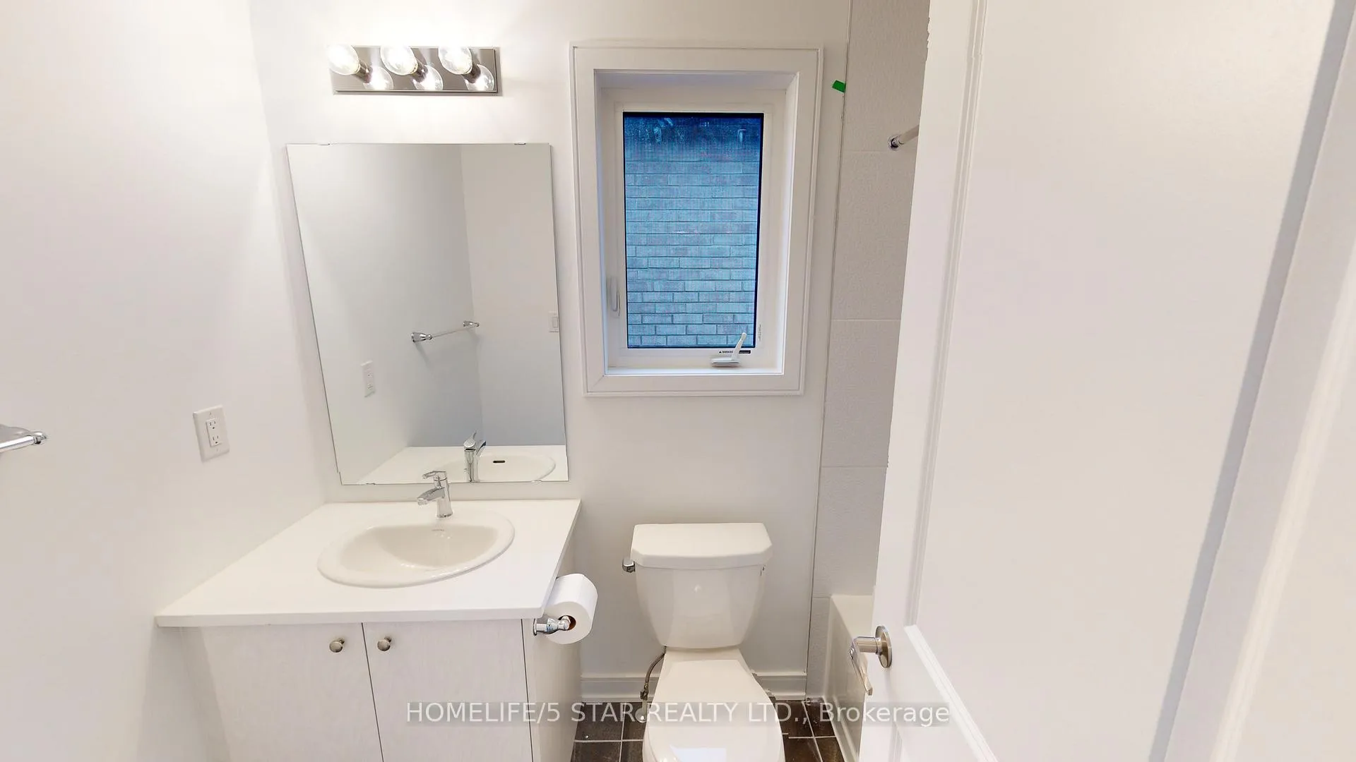 Photo 30 of 126 Blue Forest Crescent, Barrie, Innis-Shore — HOMEH