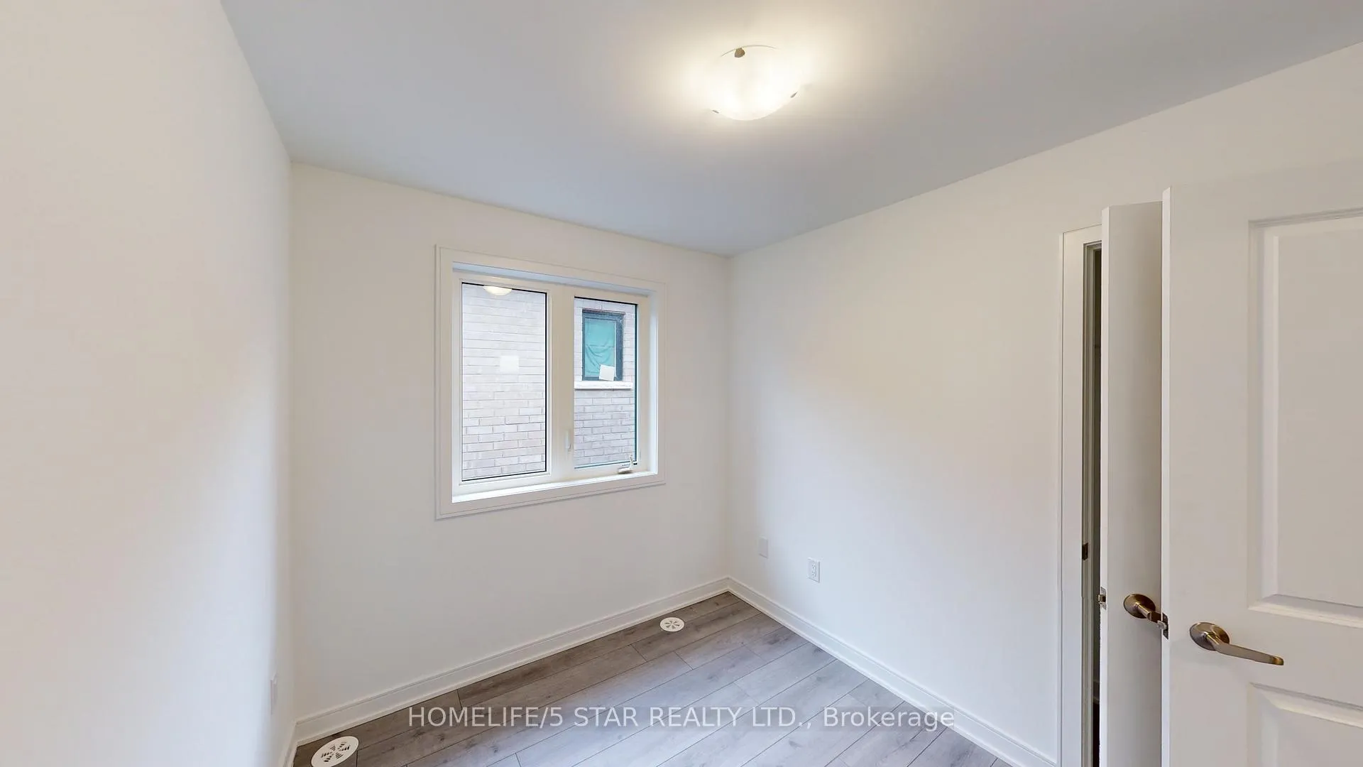 Photo 32 of 126 Blue Forest Crescent, Barrie, Innis-Shore — HOMEH