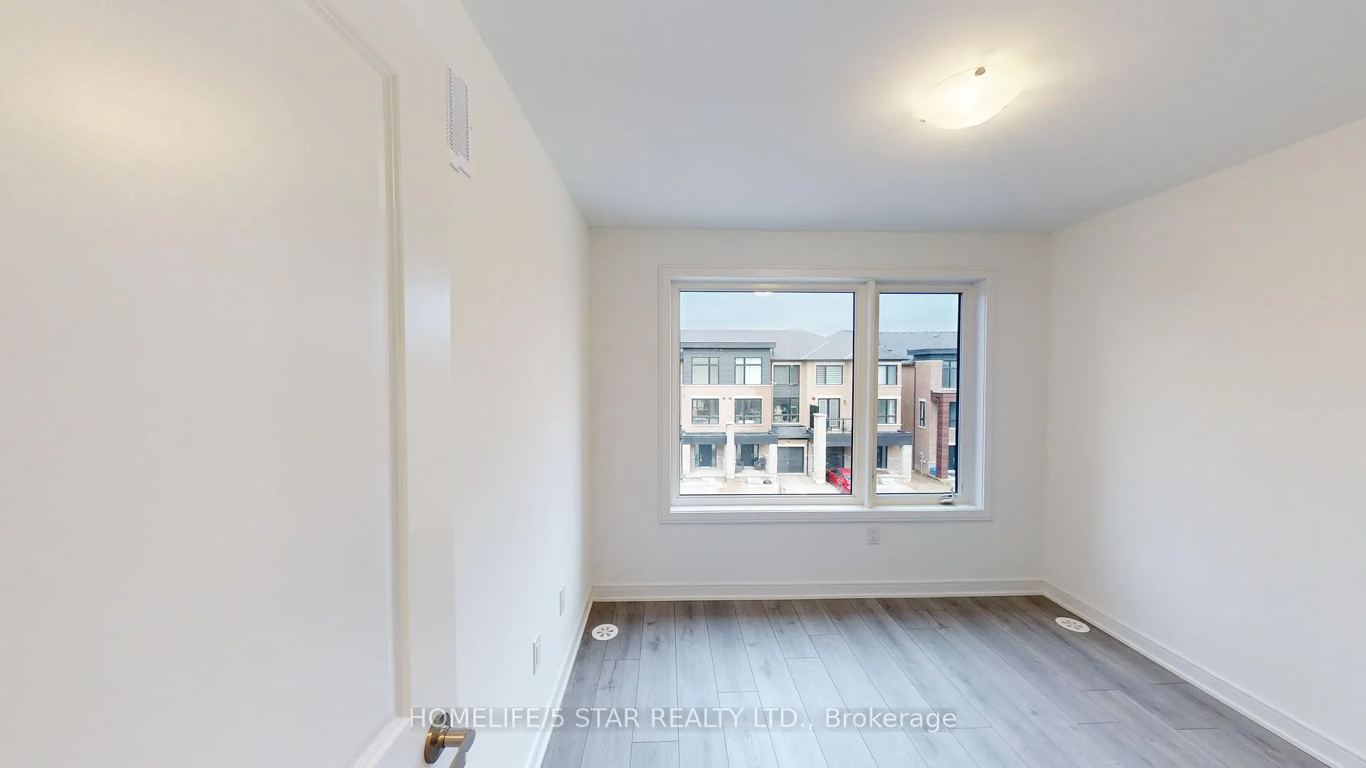 Photo 35 of 126 Blue Forest Crescent, Barrie, Innis-Shore — HOMEH
