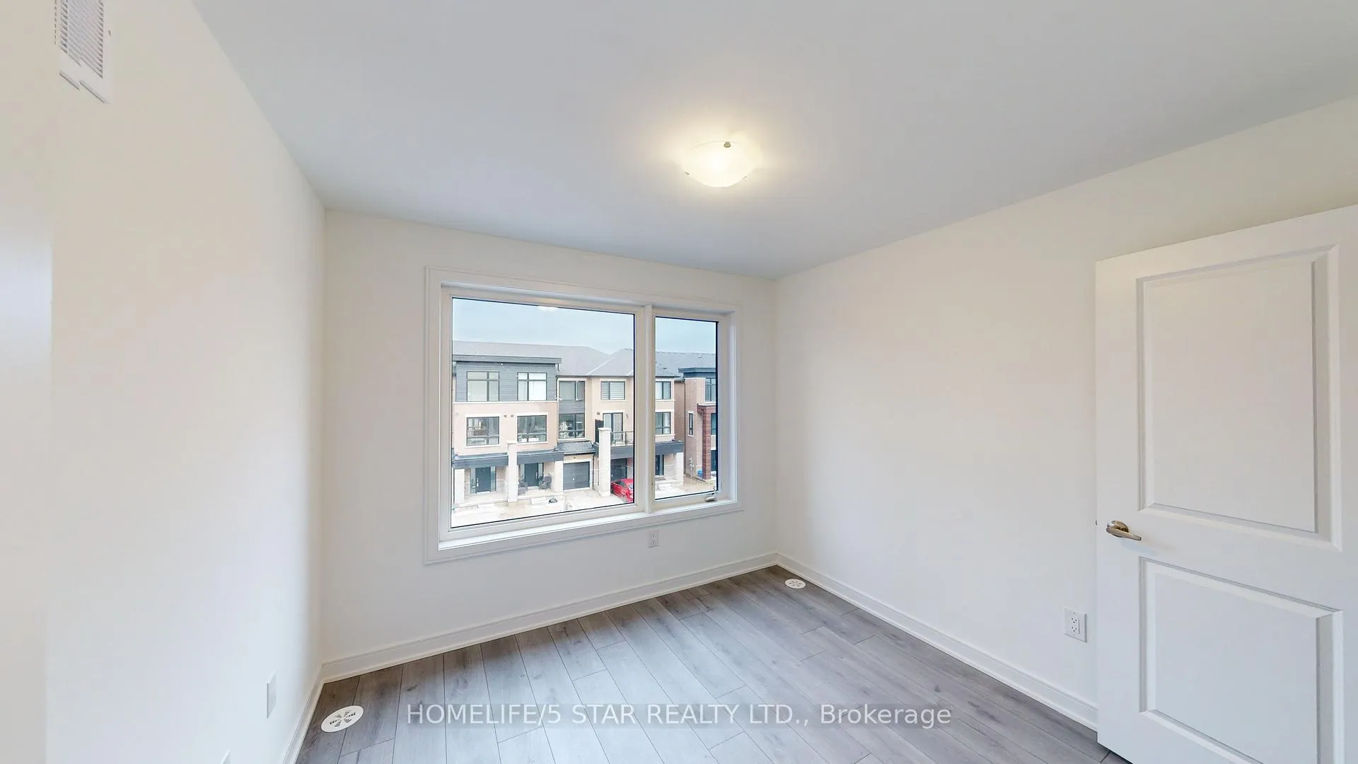 Photo 36 of 126 Blue Forest Crescent, Barrie, Innis-Shore — HOMEH