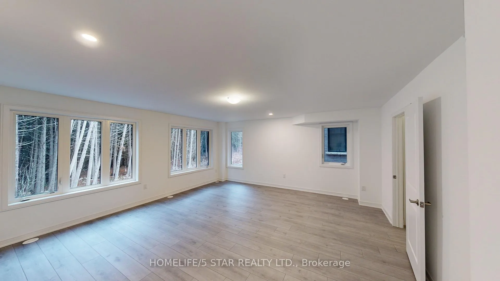 Photo 39 of 126 Blue Forest Crescent, Barrie, Innis-Shore — HOMEH
