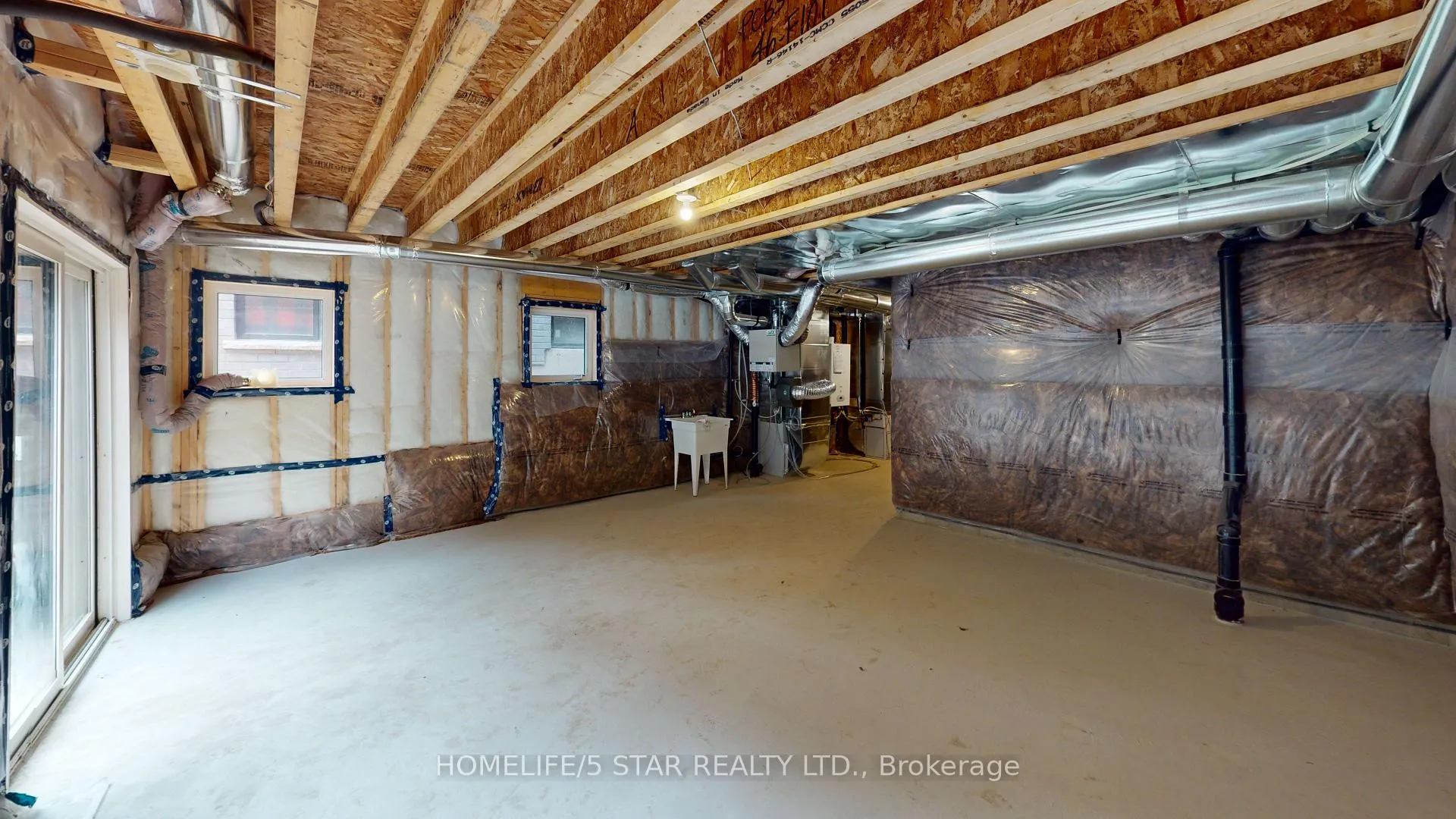 Photo 43 of 126 Blue Forest Crescent, Barrie, Innis-Shore — HOMEH