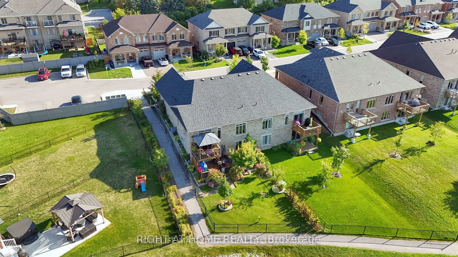 Photo 2 of 126 Kingsmere Crescent, New Tecumseth, Alliston — HOMEH