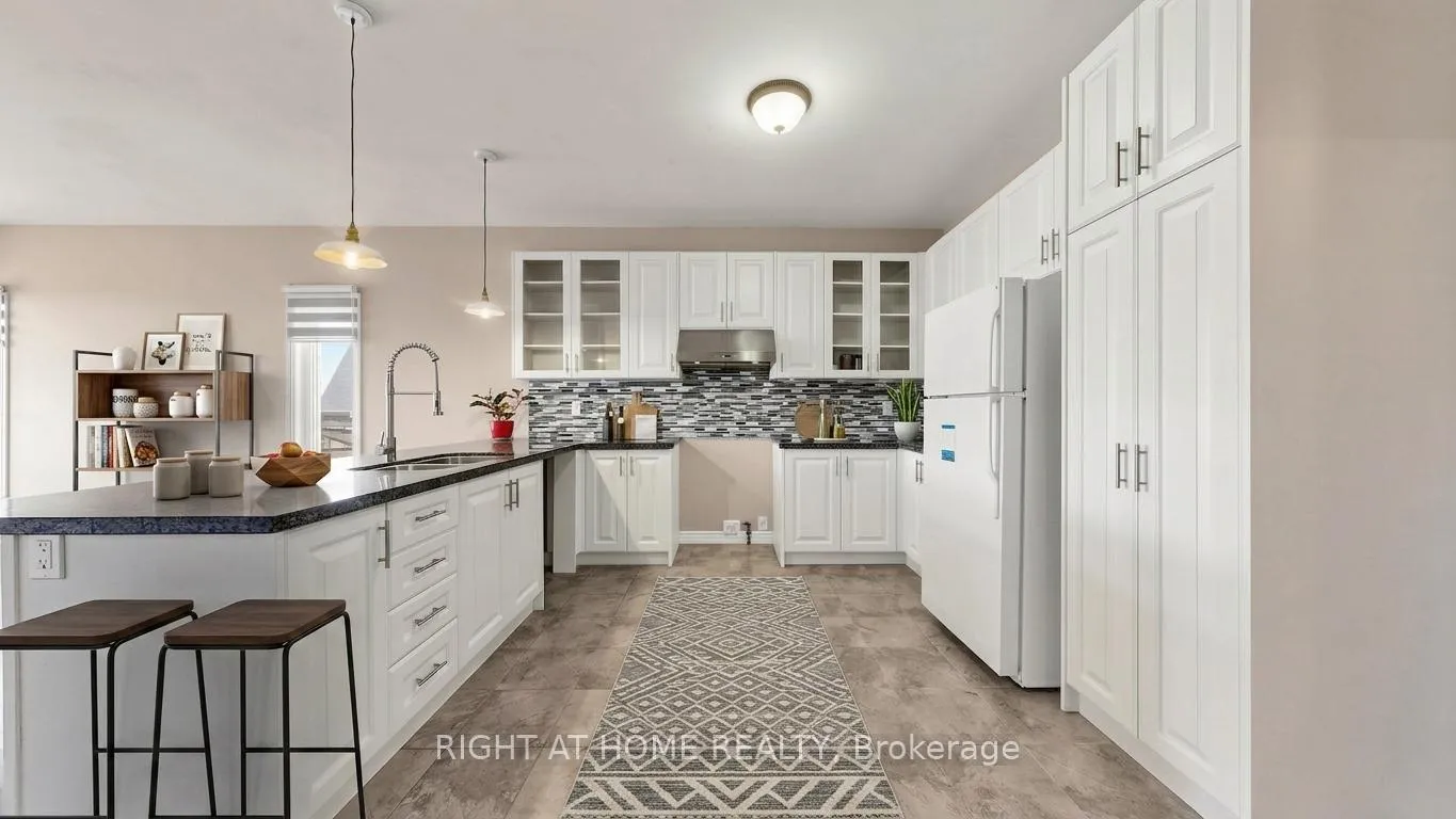 Photo 11 of 126 Kingsmere Crescent, New Tecumseth, Alliston — HOMEH
