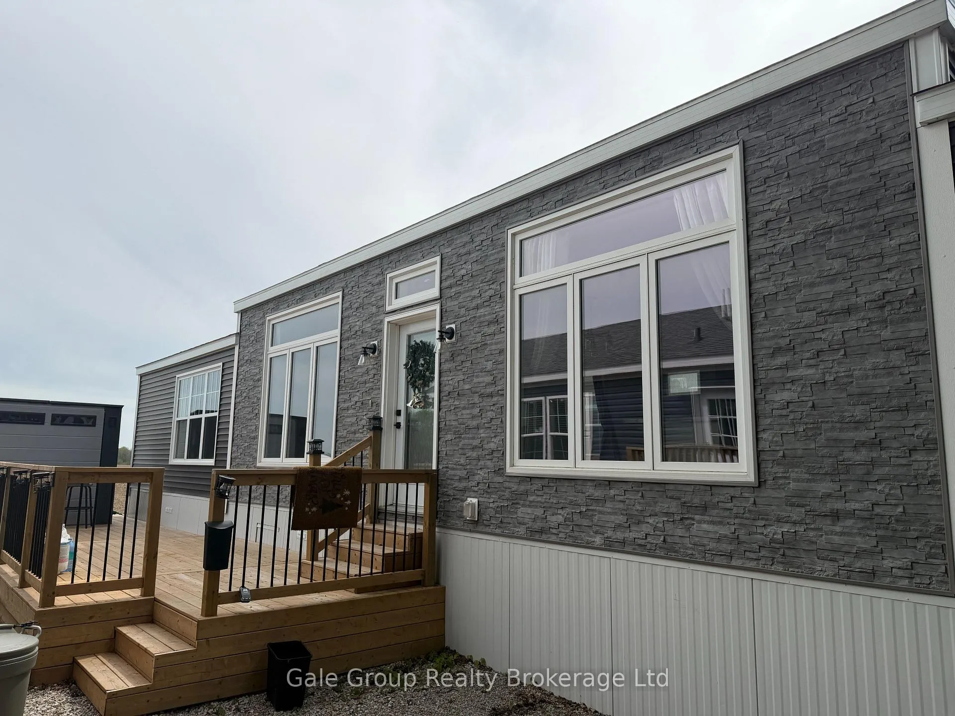 Front of Unit 617, 99 Fourth Concession Road