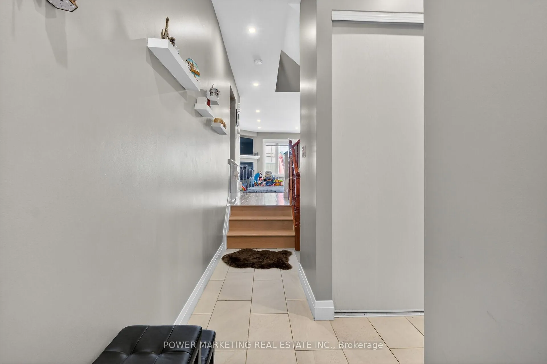 Photo 6 of 551 Louis Toscano Drive, Ottawa, Avalon East — HOMEH