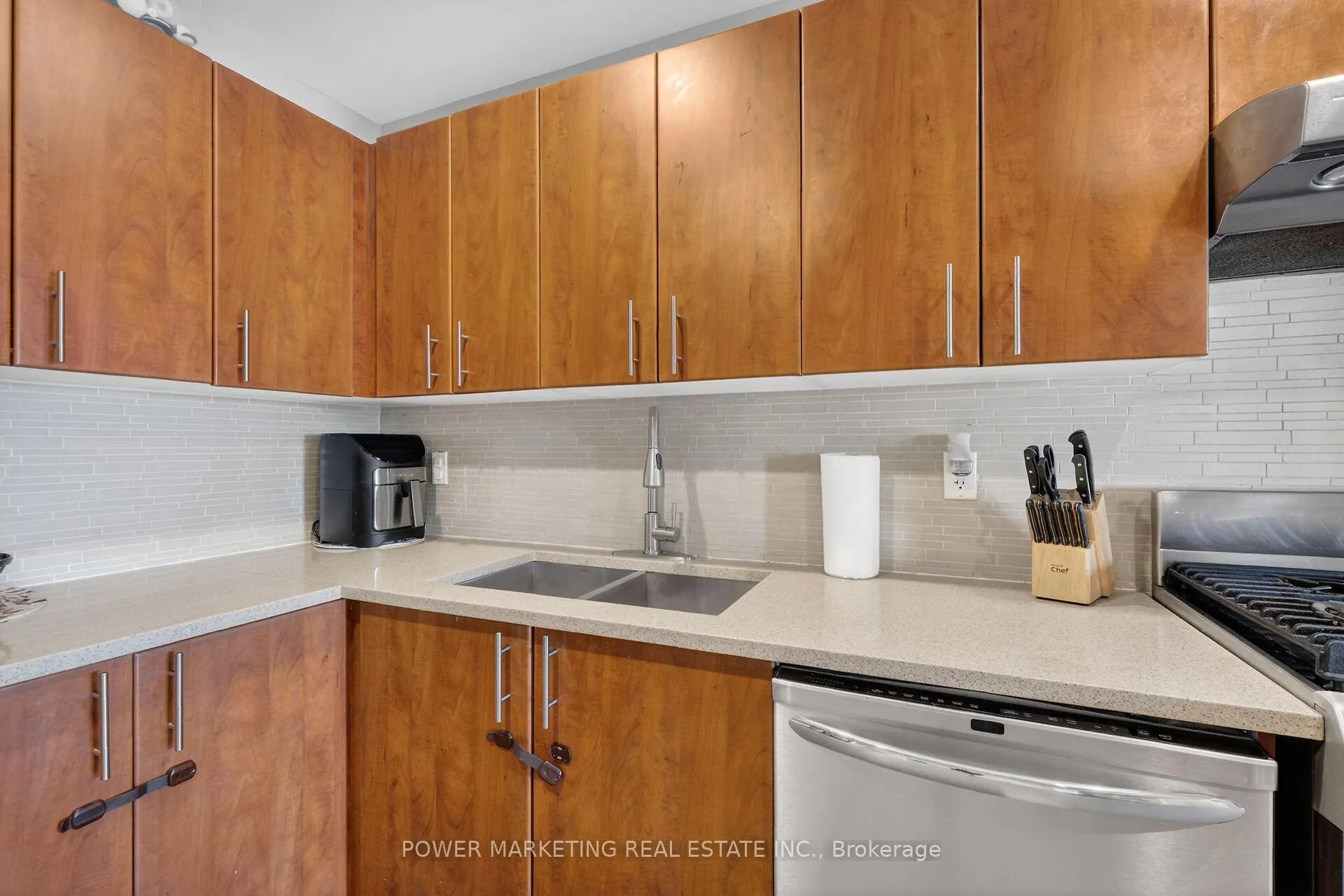 Photo 15 of 551 Louis Toscano Drive, Ottawa, Avalon East — HOMEH