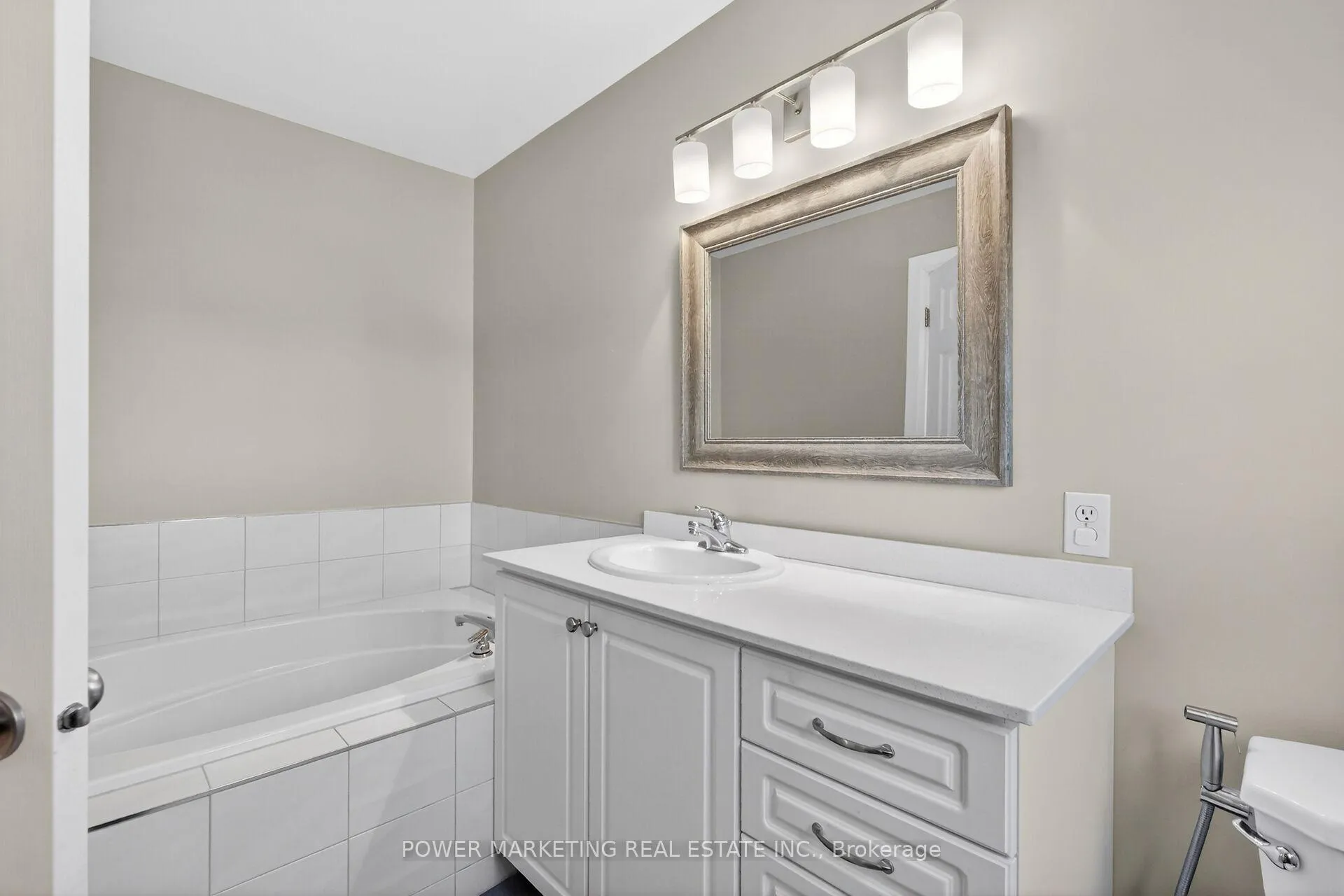 Photo 27 of 551 Louis Toscano Drive, Ottawa, Avalon East — HOMEH