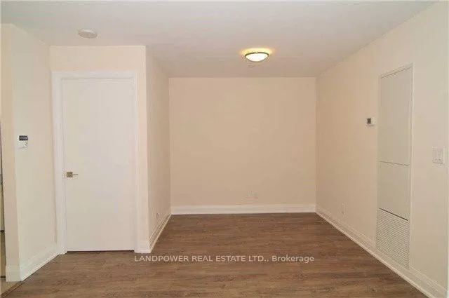 Photo 4 of Unit 812, 18 Uptown Drive, Markham, Unionville — HOMEH