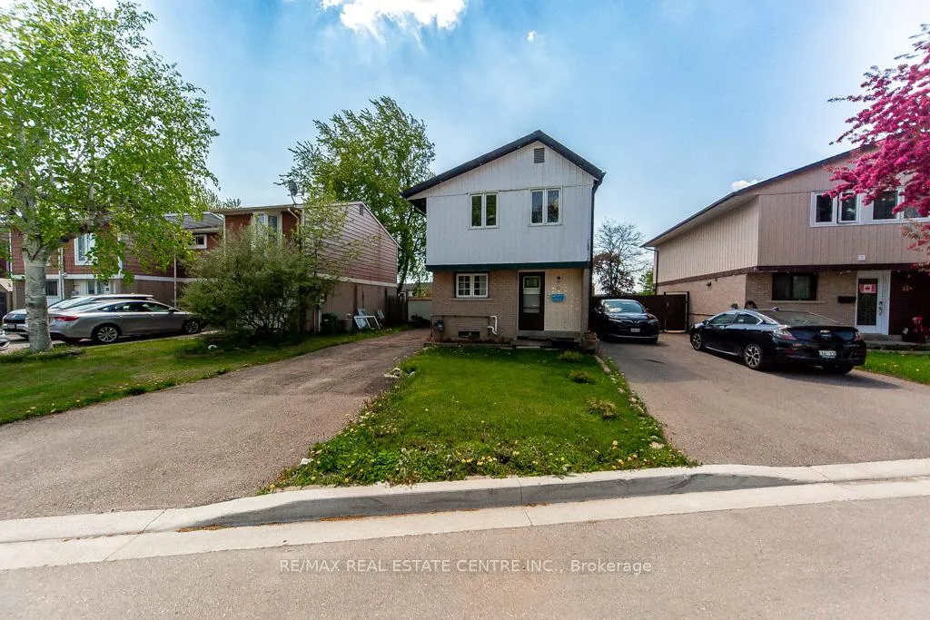 Photo 1 of 12 Greenhills Square, Brampton, Northgate — HOMEH