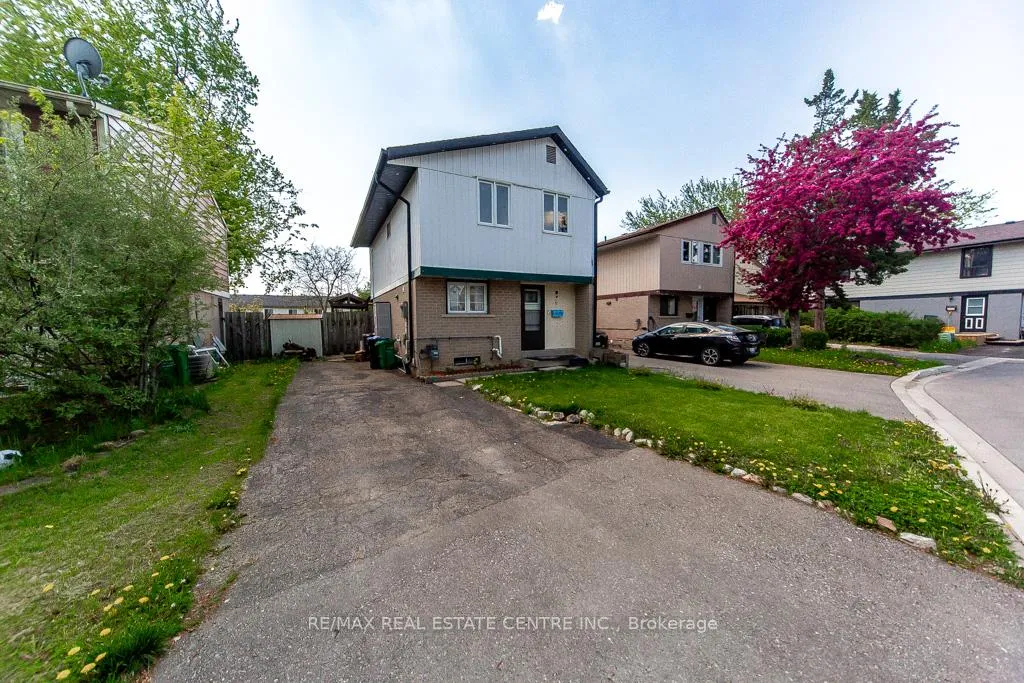 Photo 2 of 12 Greenhills Square, Brampton, Northgate — HOMEH