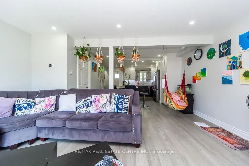 Photo 11 of 12 Greenhills Square, Brampton, Northgate — HOMEH