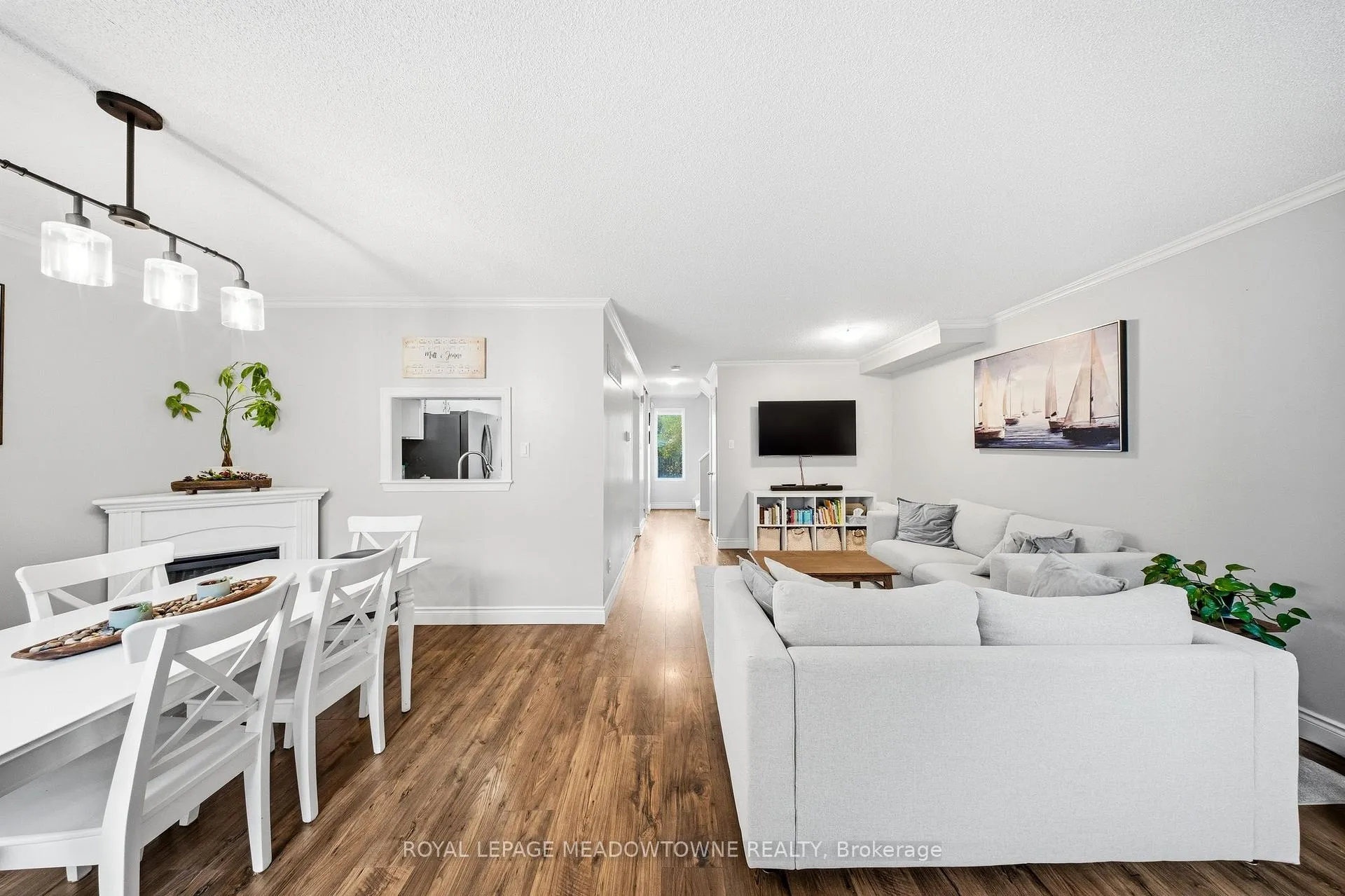 Photo 7 of 8 Lynden Circle, Halton Hills, Georgetown — HOMEH
