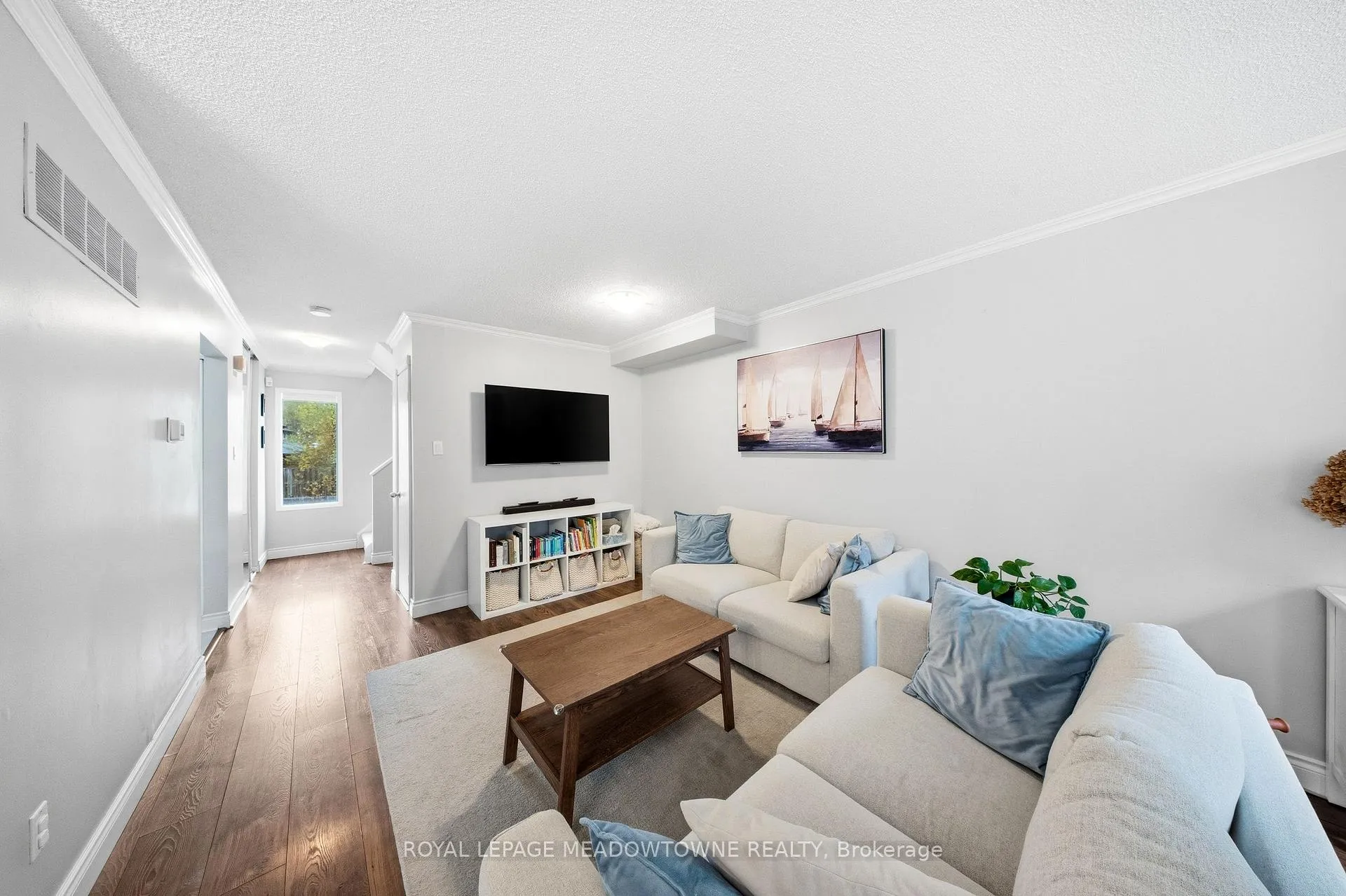 Photo 9 of 8 Lynden Circle, Halton Hills, Georgetown — HOMEH