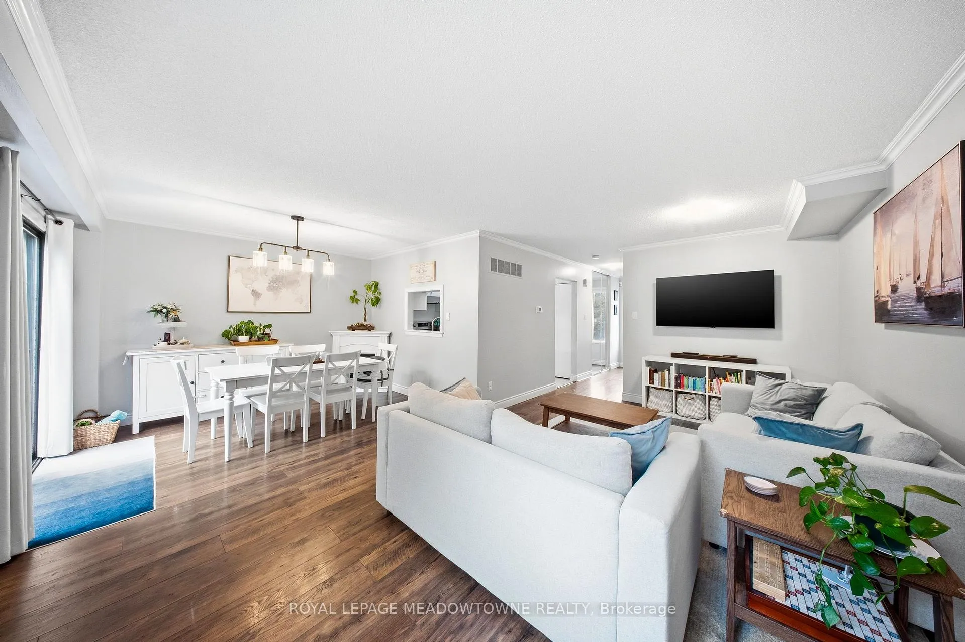 Photo 10 of 8 Lynden Circle, Halton Hills, Georgetown — HOMEH