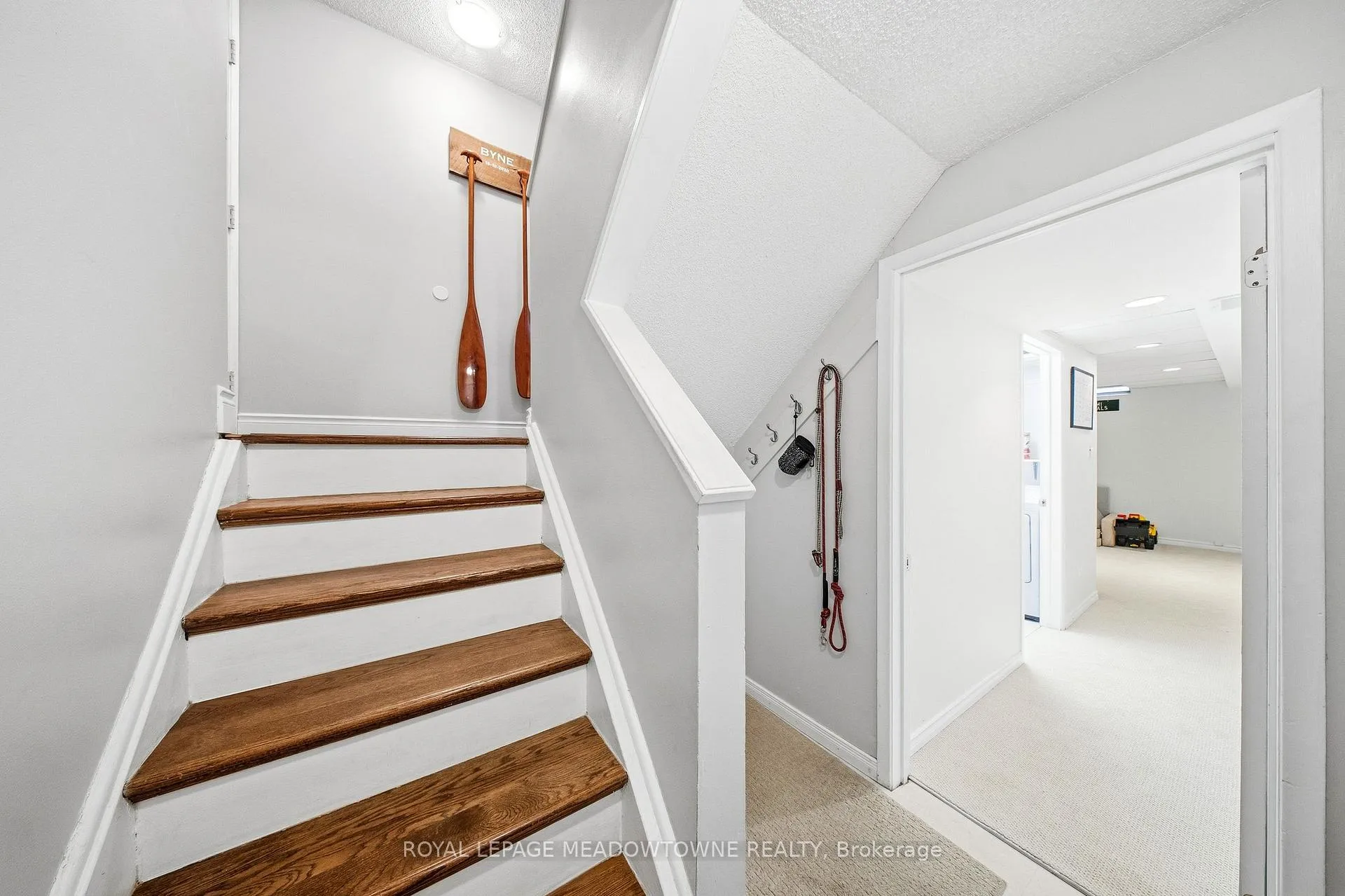 Photo 31 of 8 Lynden Circle, Halton Hills, Georgetown — HOMEH