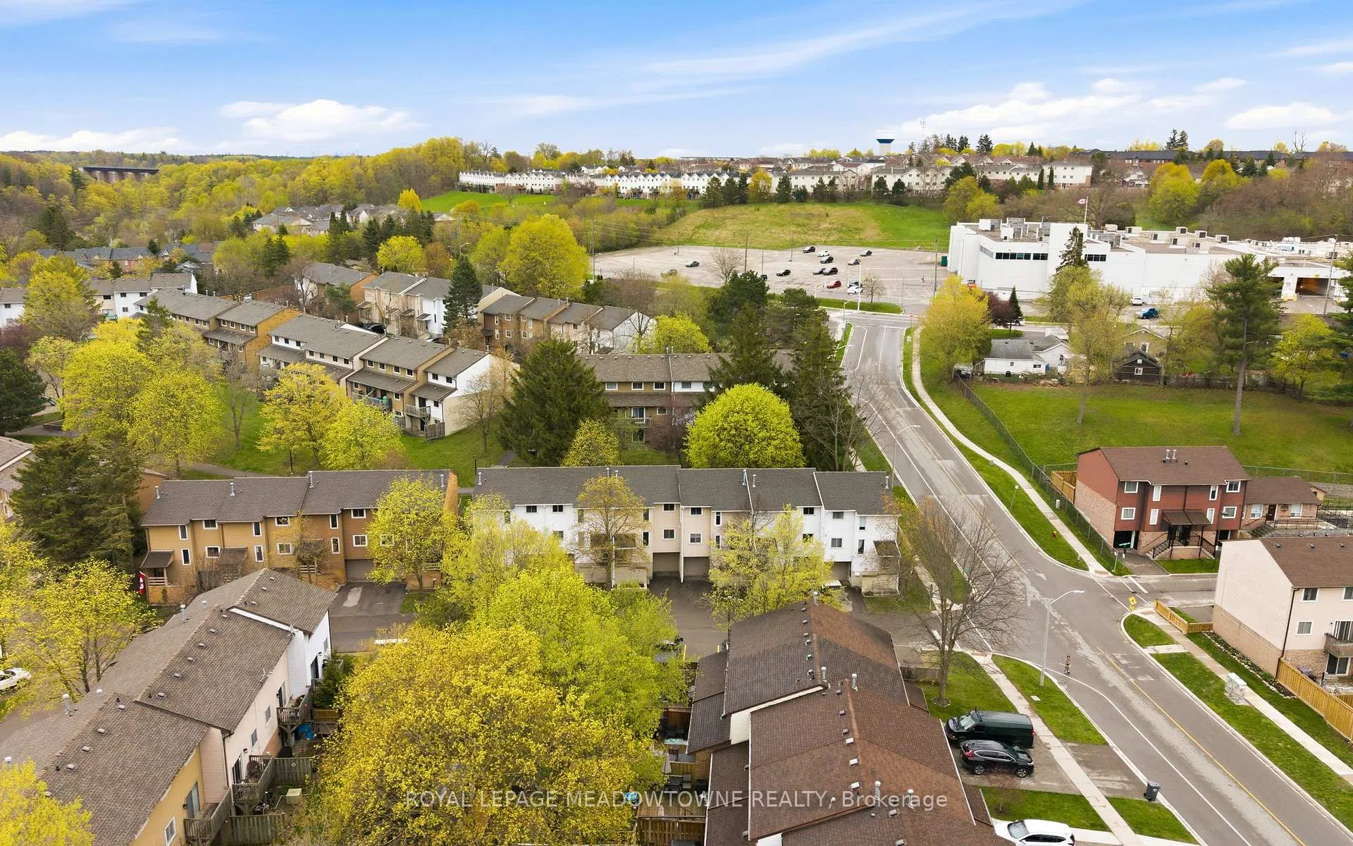 Photo 41 of 8 Lynden Circle, Halton Hills, Georgetown — HOMEH