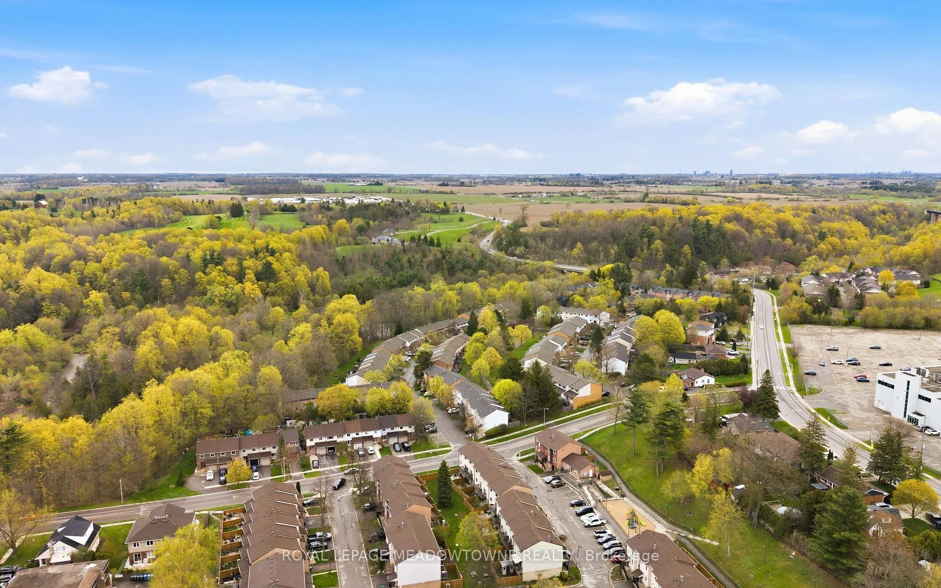 Photo 45 of 8 Lynden Circle, Halton Hills, Georgetown — HOMEH