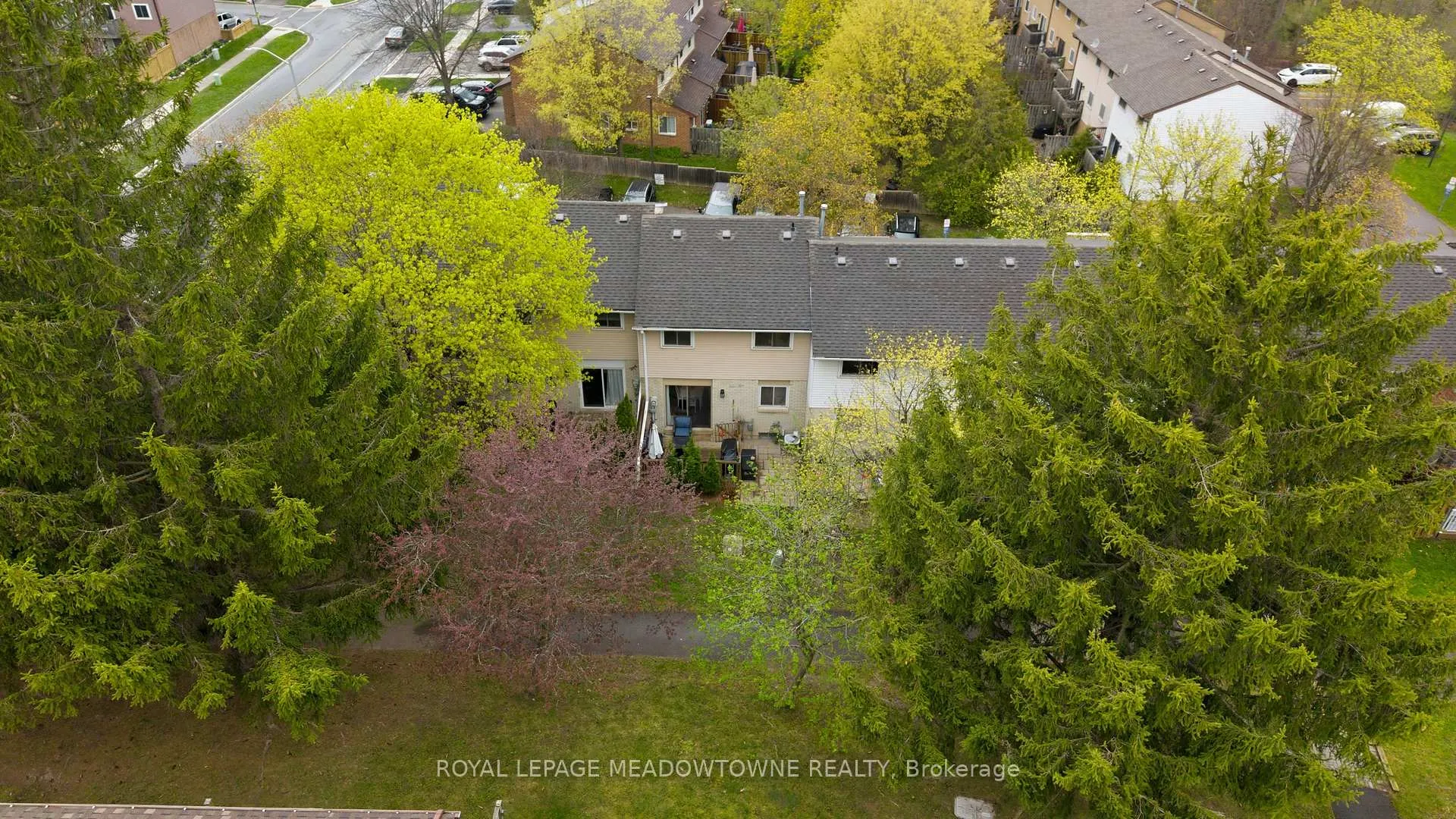 Photo 49 of 8 Lynden Circle, Halton Hills, Georgetown — HOMEH