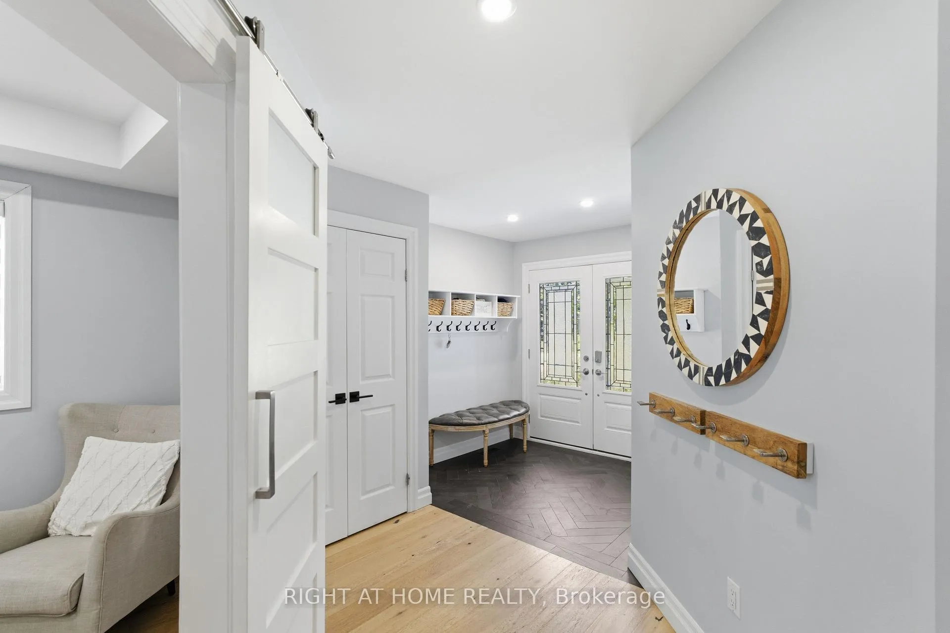 Photo 3 of 182 Mowat Crescent, Halton Hills, Georgetown — HOMEH
