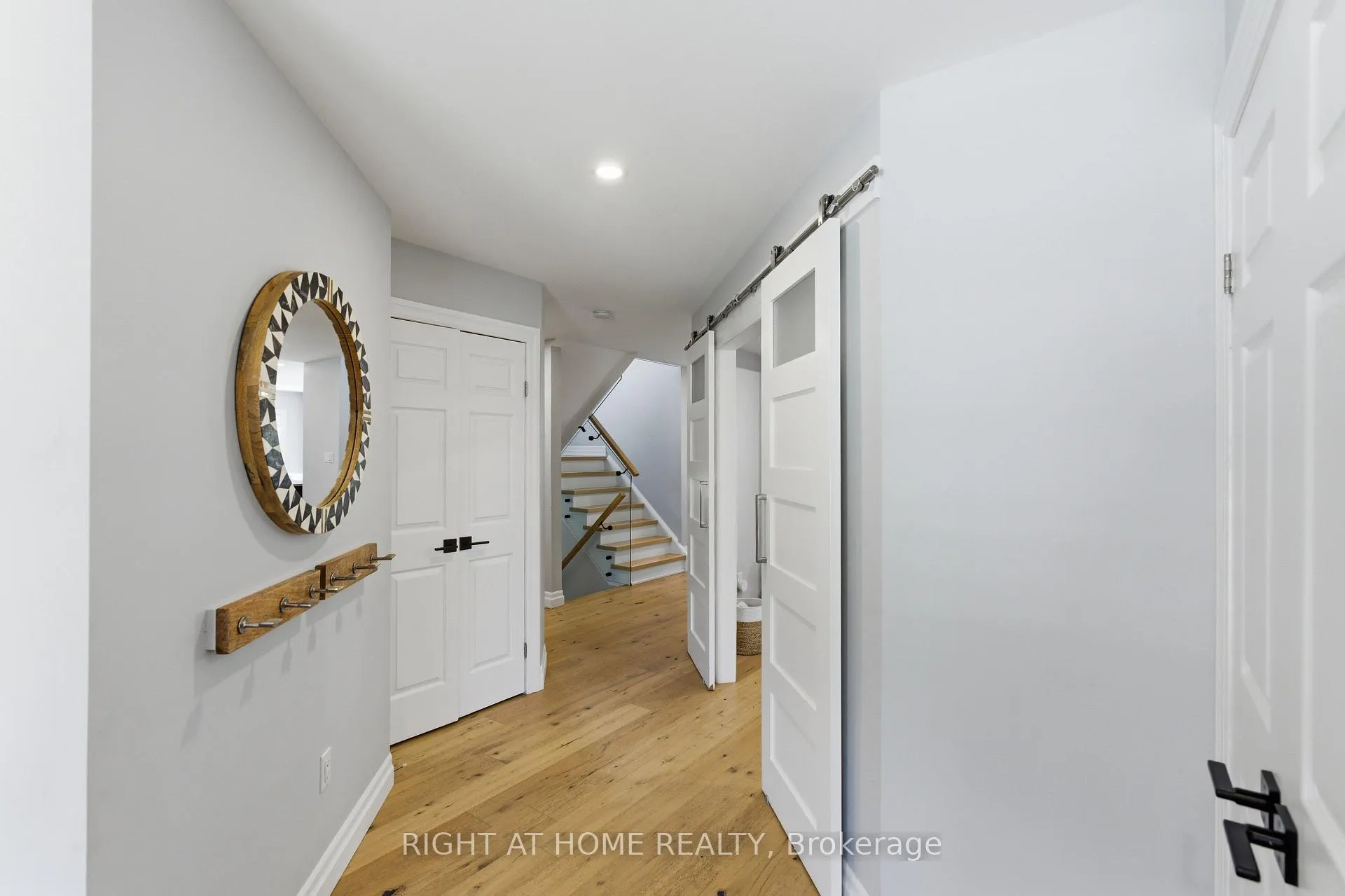 Photo 4 of 182 Mowat Crescent, Halton Hills, Georgetown — HOMEH