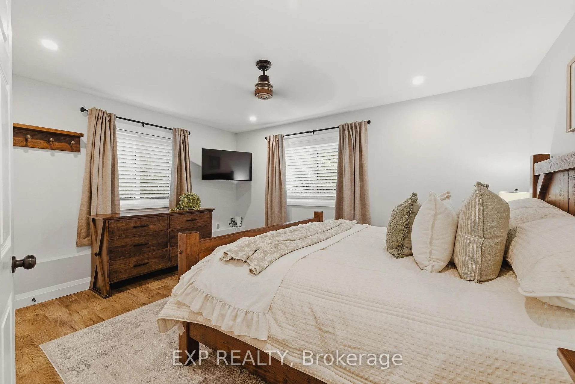 Photo 32 of 6 Berdux Place, Wellesley — HOMEH
