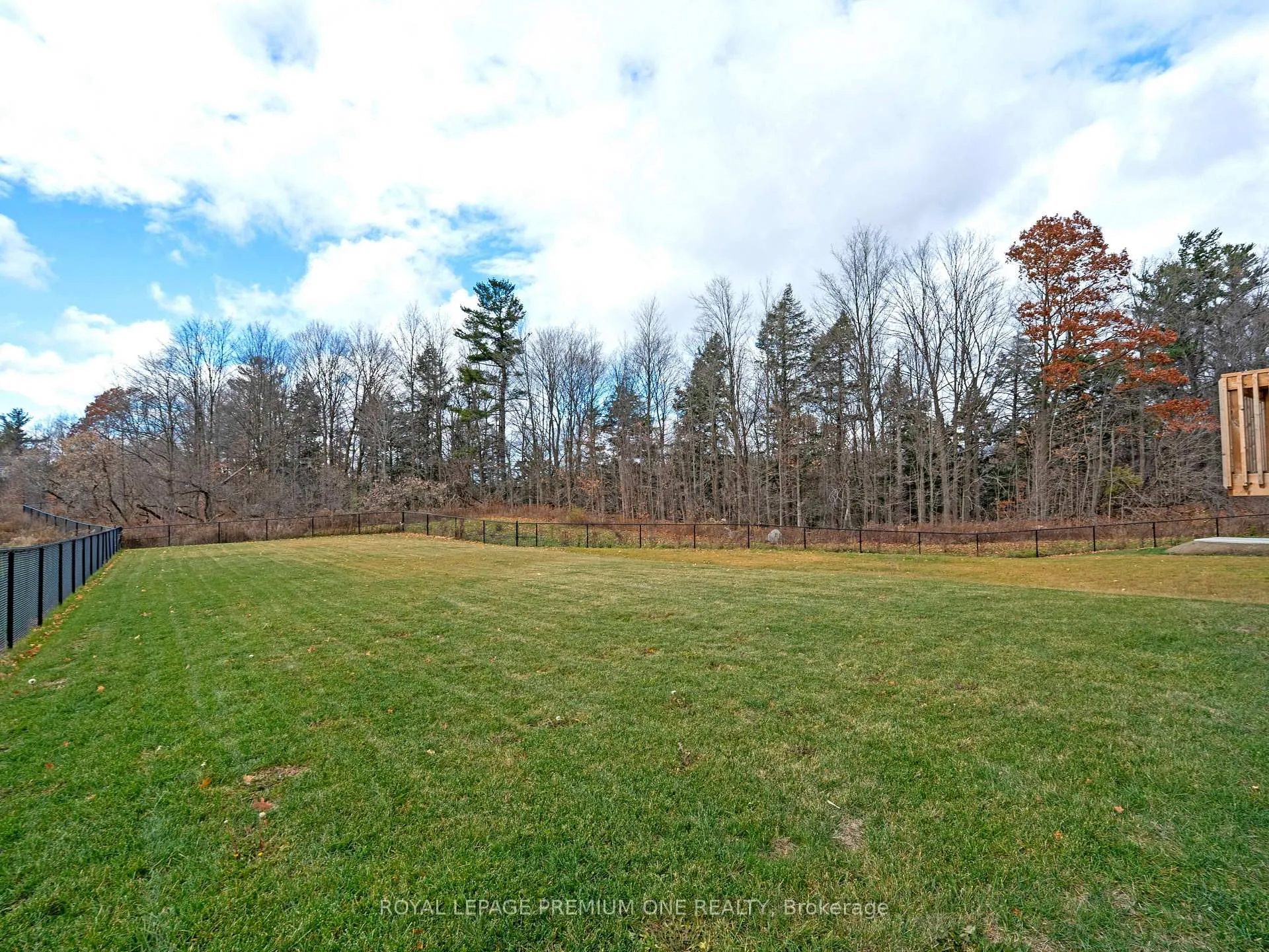 Photo 12 of 130 Cannes Avenue, Vaughan, Vellore Village — HOMEH