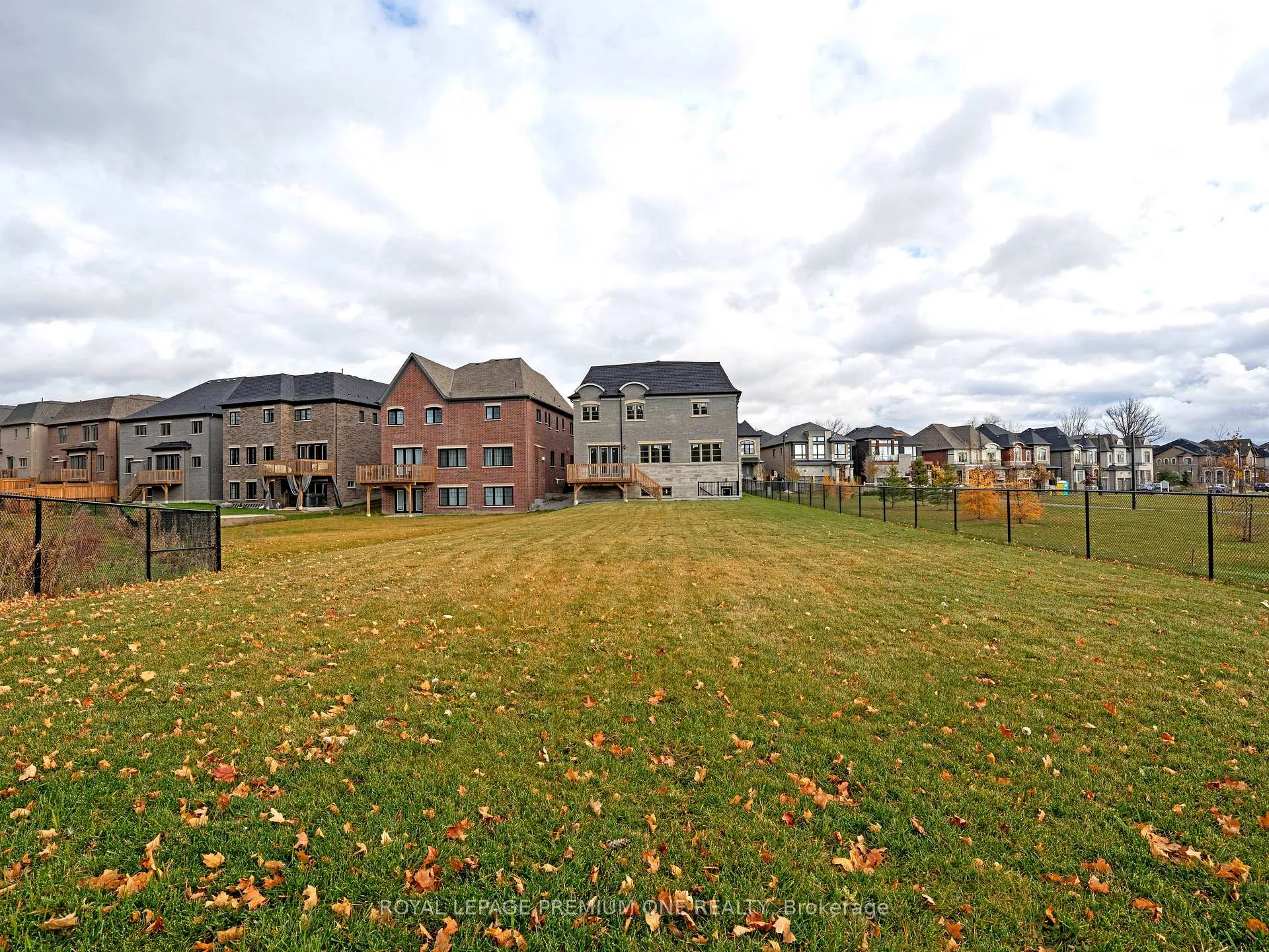 Photo 13 of 130 Cannes Avenue, Vaughan, Vellore Village — HOMEH
