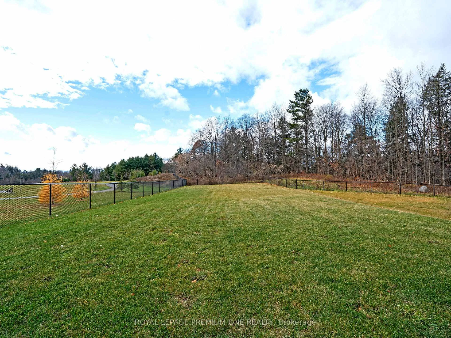Photo 14 of 130 Cannes Avenue, Vaughan, Vellore Village — HOMEH