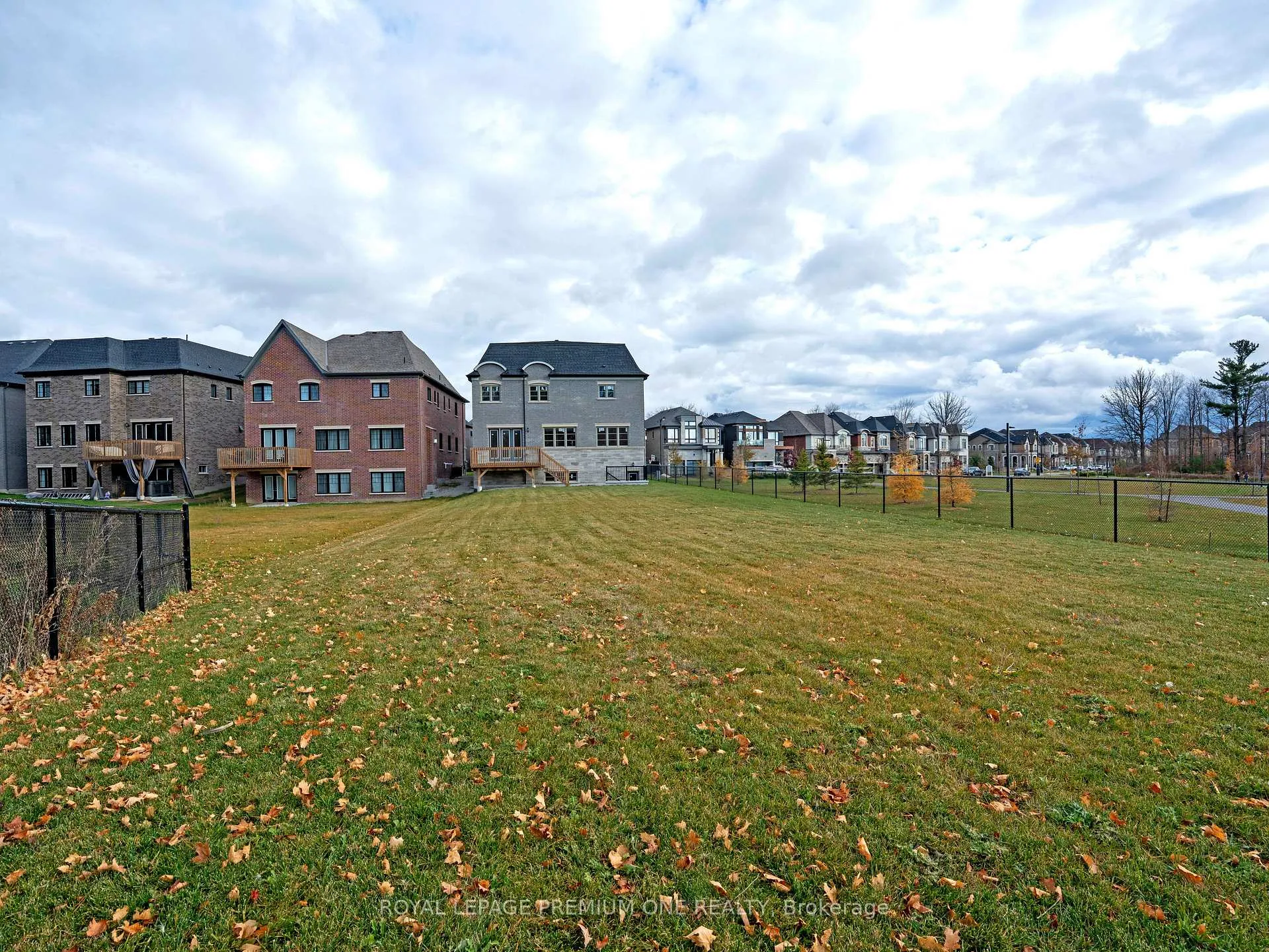 Photo 15 of 130 Cannes Avenue, Vaughan, Vellore Village — HOMEH