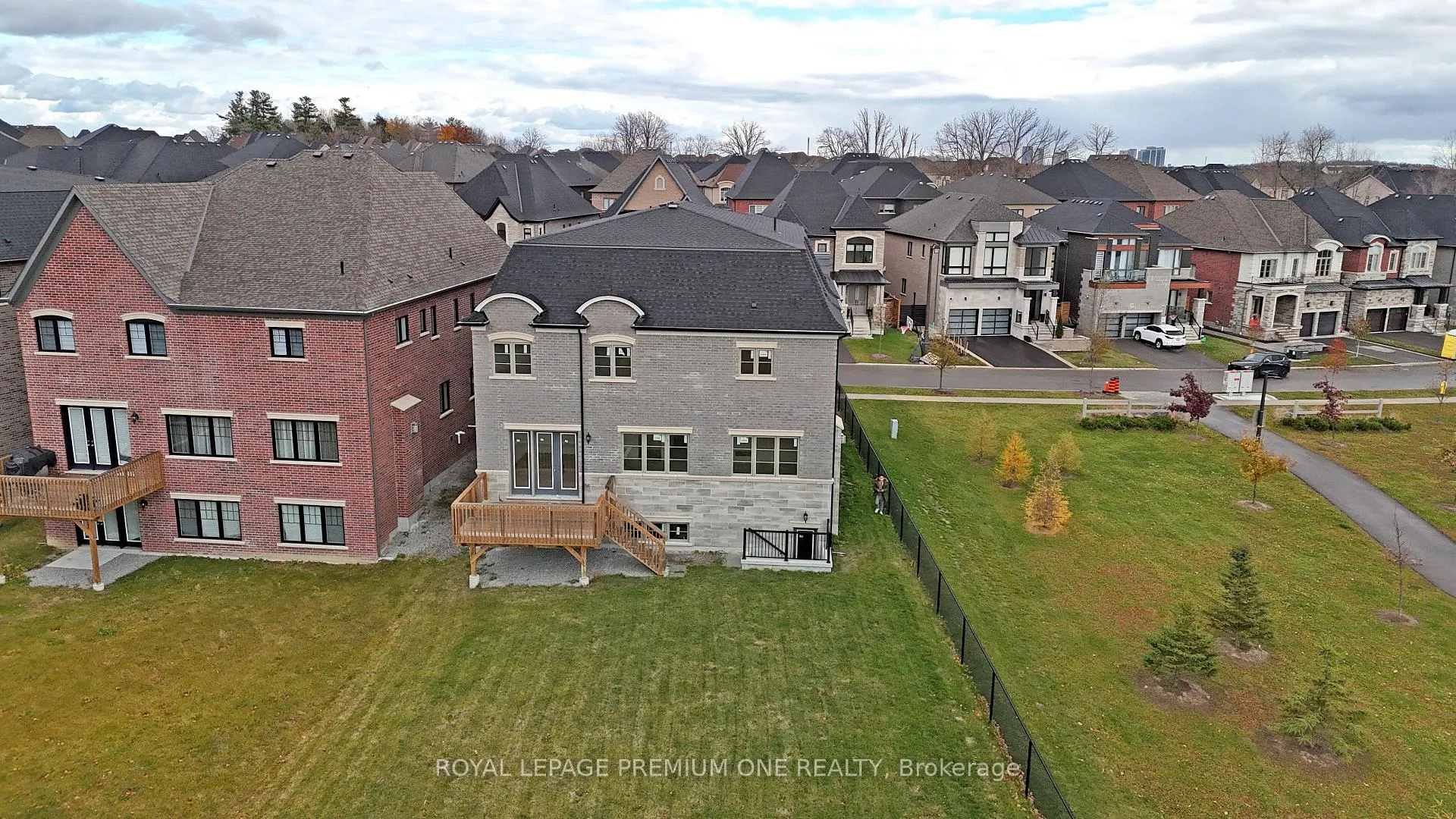 Photo 16 of 130 Cannes Avenue, Vaughan, Vellore Village — HOMEH