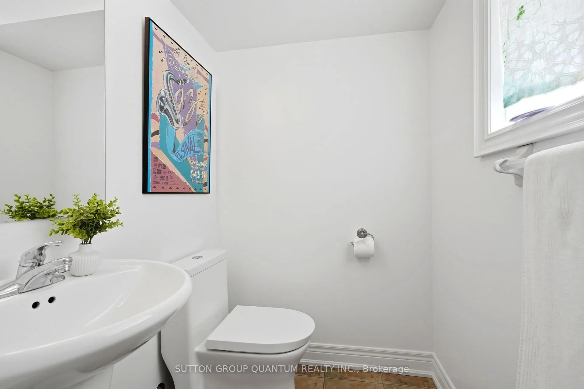 Photo 3 of 2268 Gerrard Street E, Toronto, East End-Danforth — HOMEH