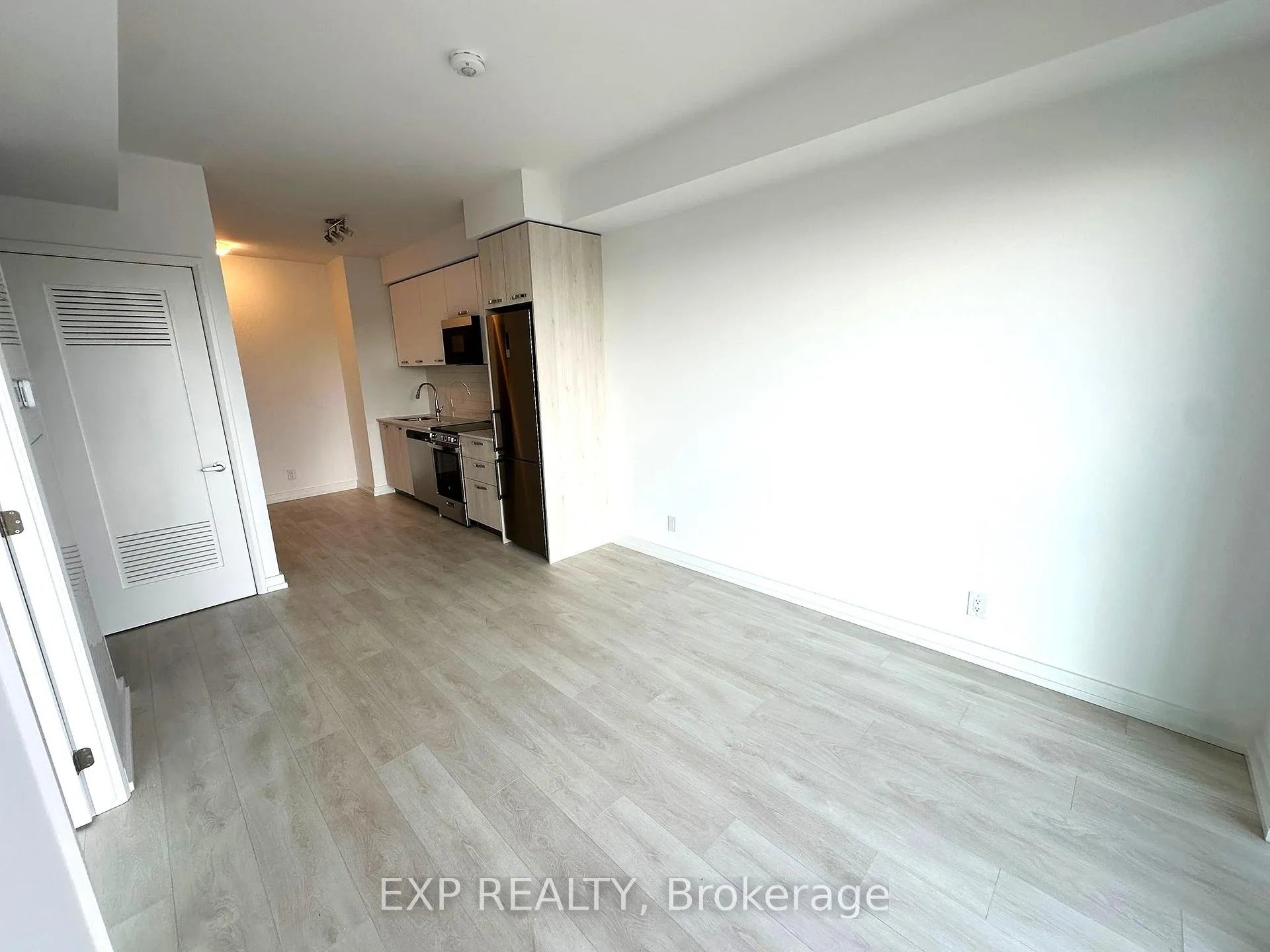 Photo 4 of Unit 2411, 75 James Street S, Hamilton, Corktown — HOMEH