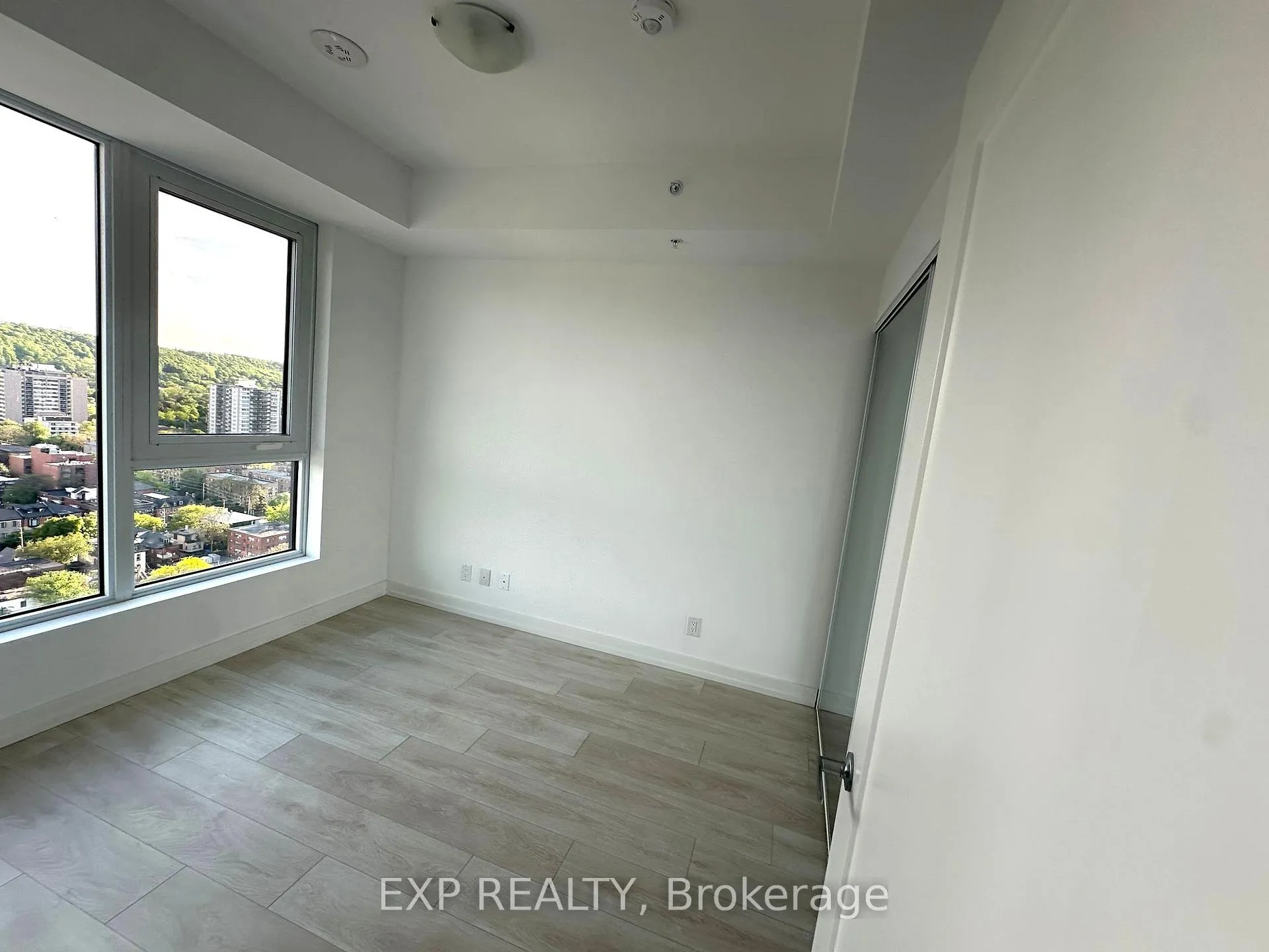Photo 5 of Unit 2411, 75 James Street S, Hamilton, Corktown — HOMEH