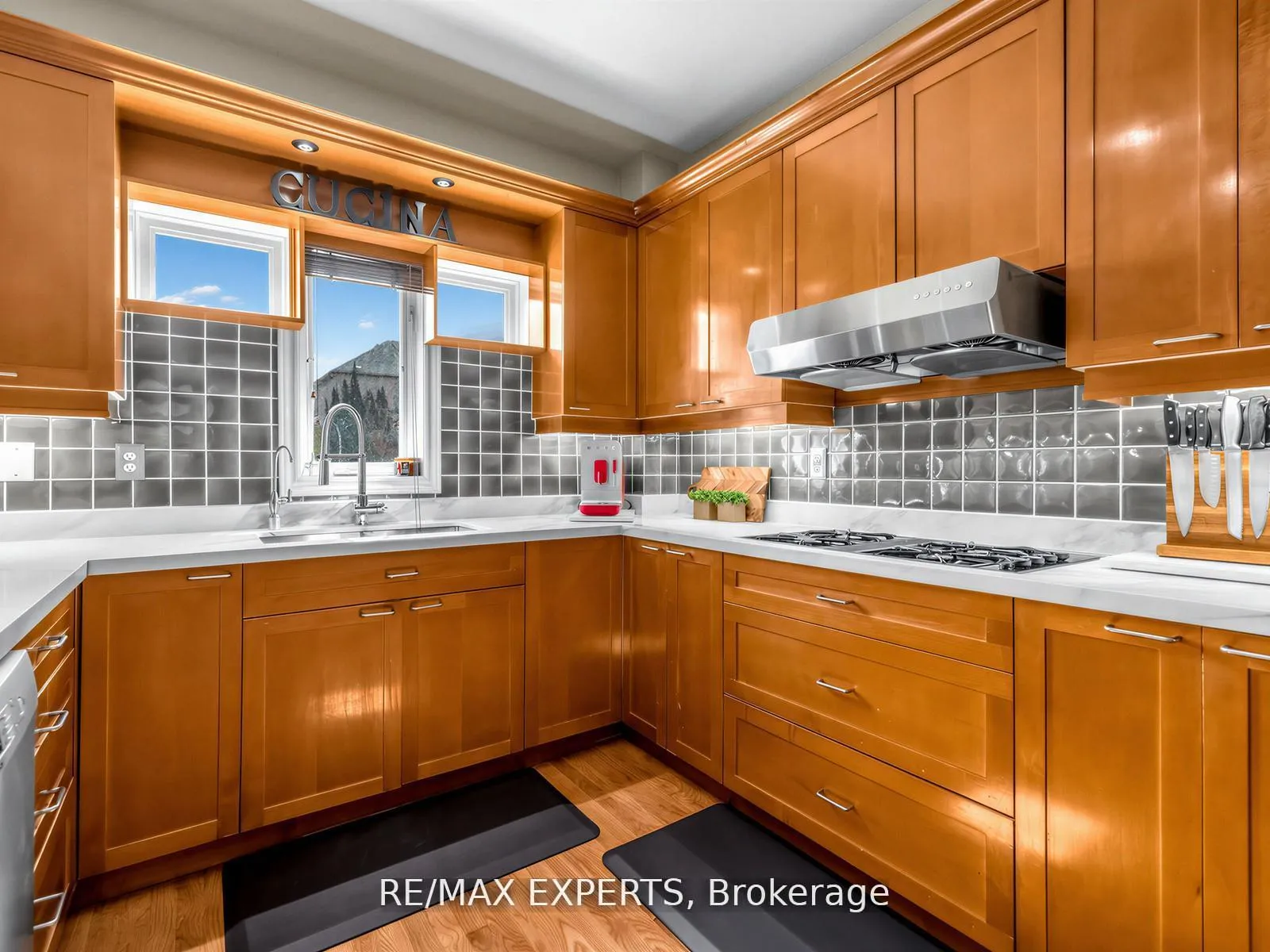Photo 15 of 203 Thomson Creek Boulevard, Vaughan, Islington Woods — HOMEH